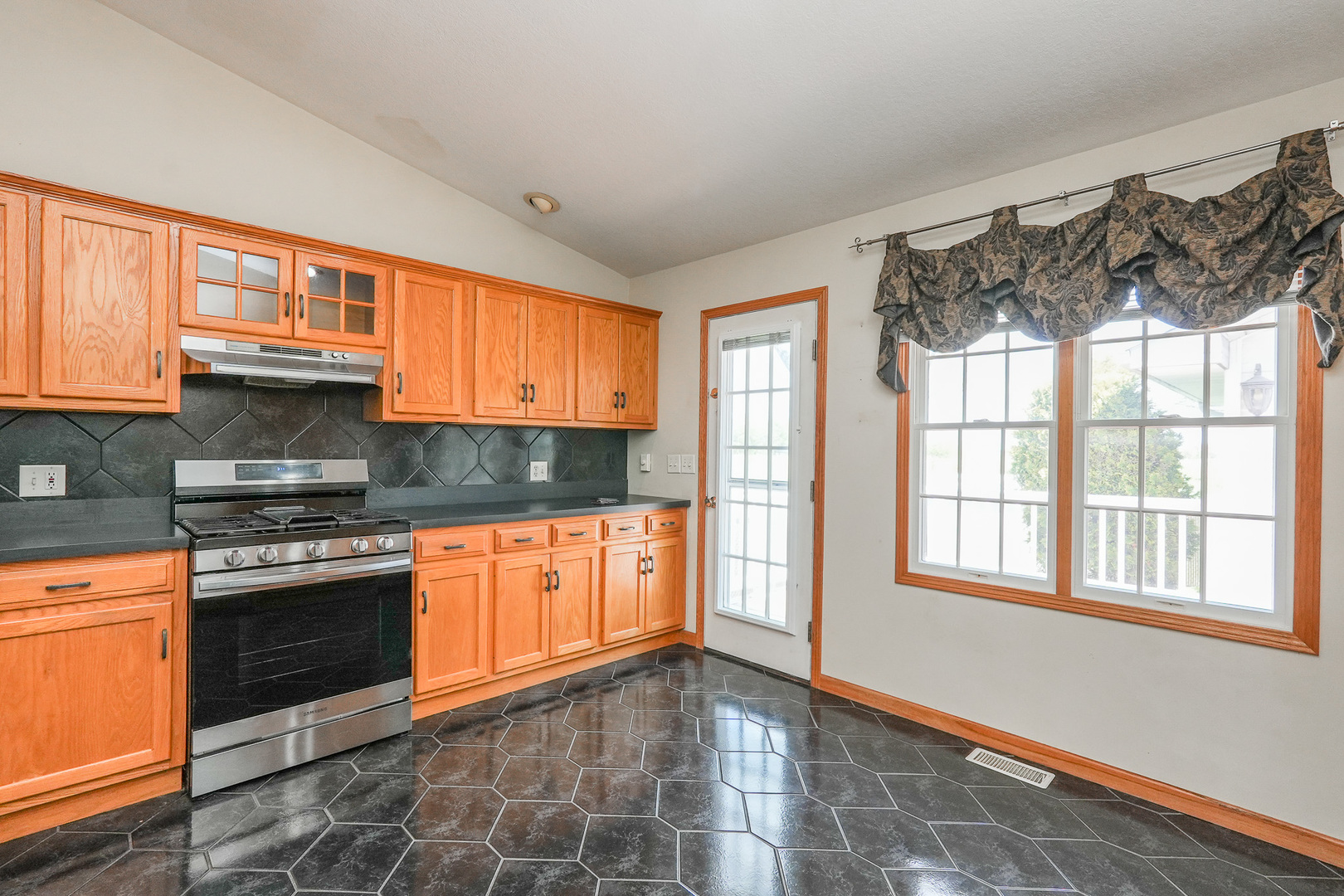 671 Diversatech Drive Property Photo 16
