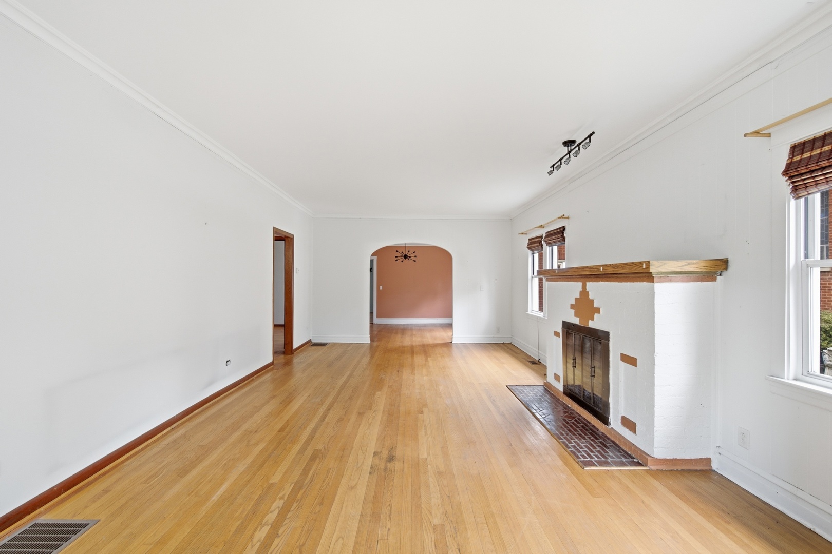6240 N Avondale Avenue Property Photo 10