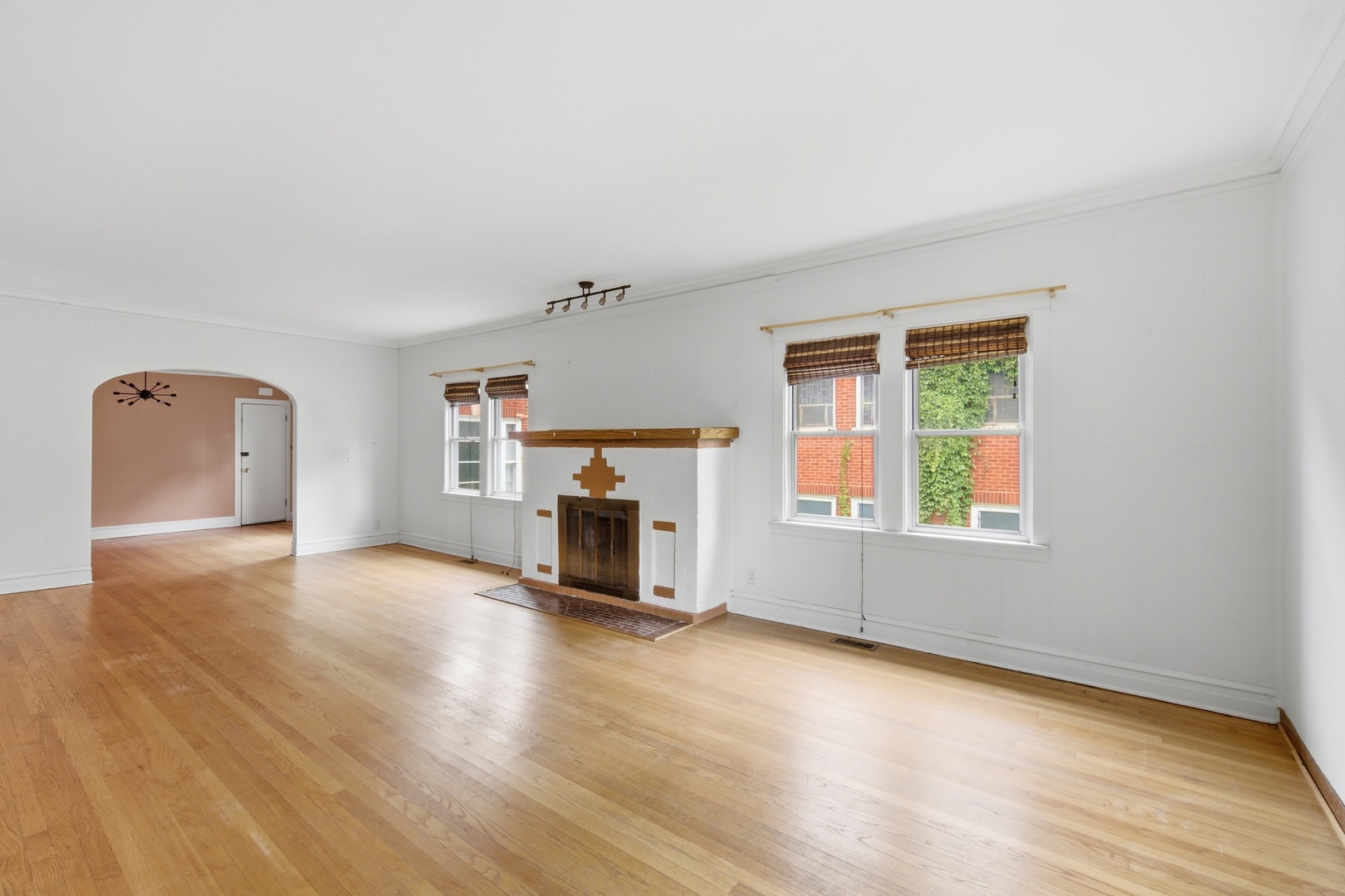 6240 N Avondale Avenue Property Photo 11