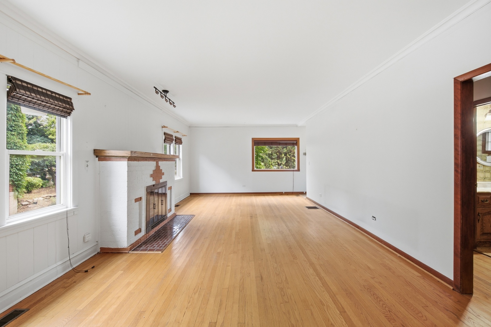 6240 N Avondale Avenue Property Photo 12