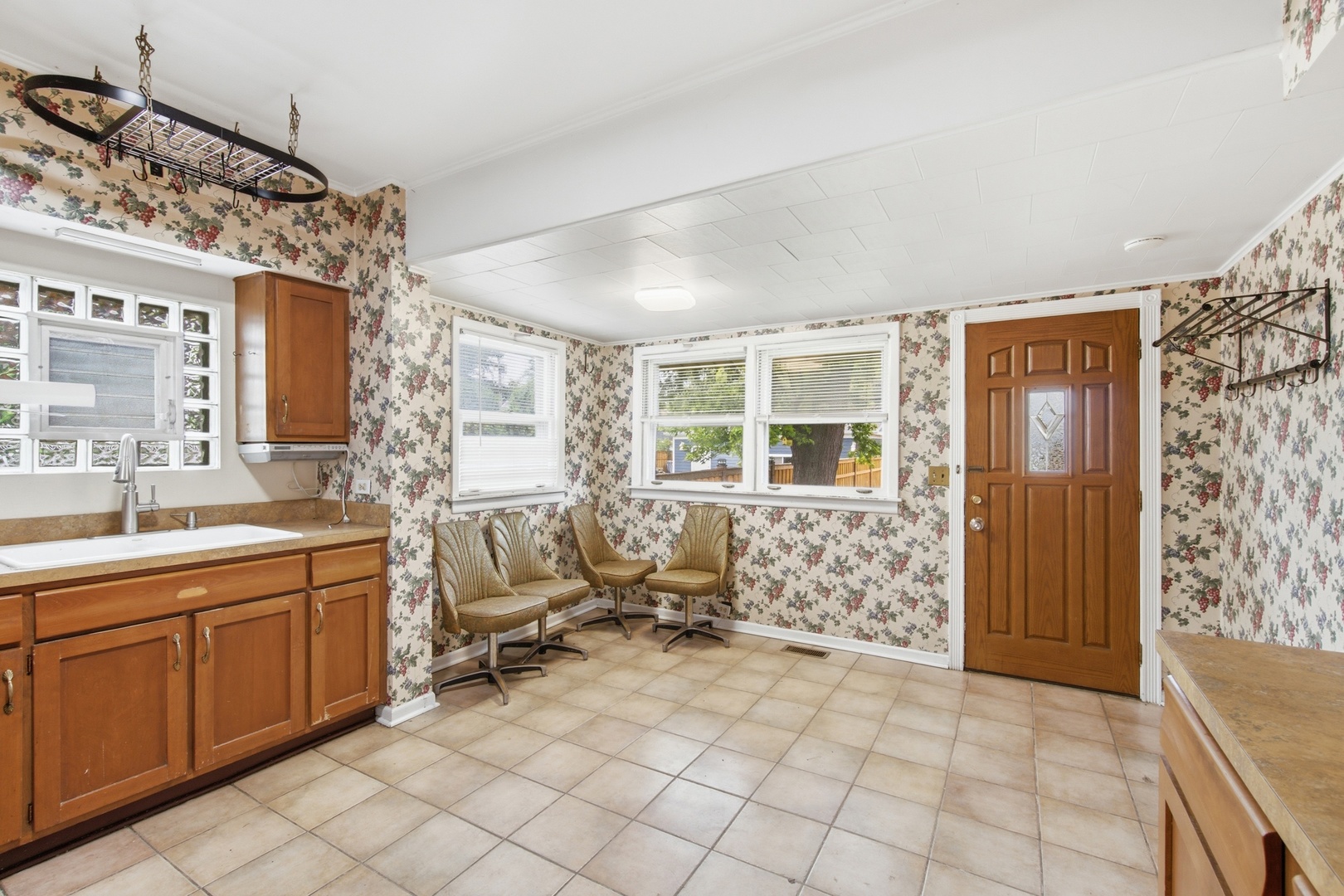 6240 N Avondale Avenue Property Photo 16