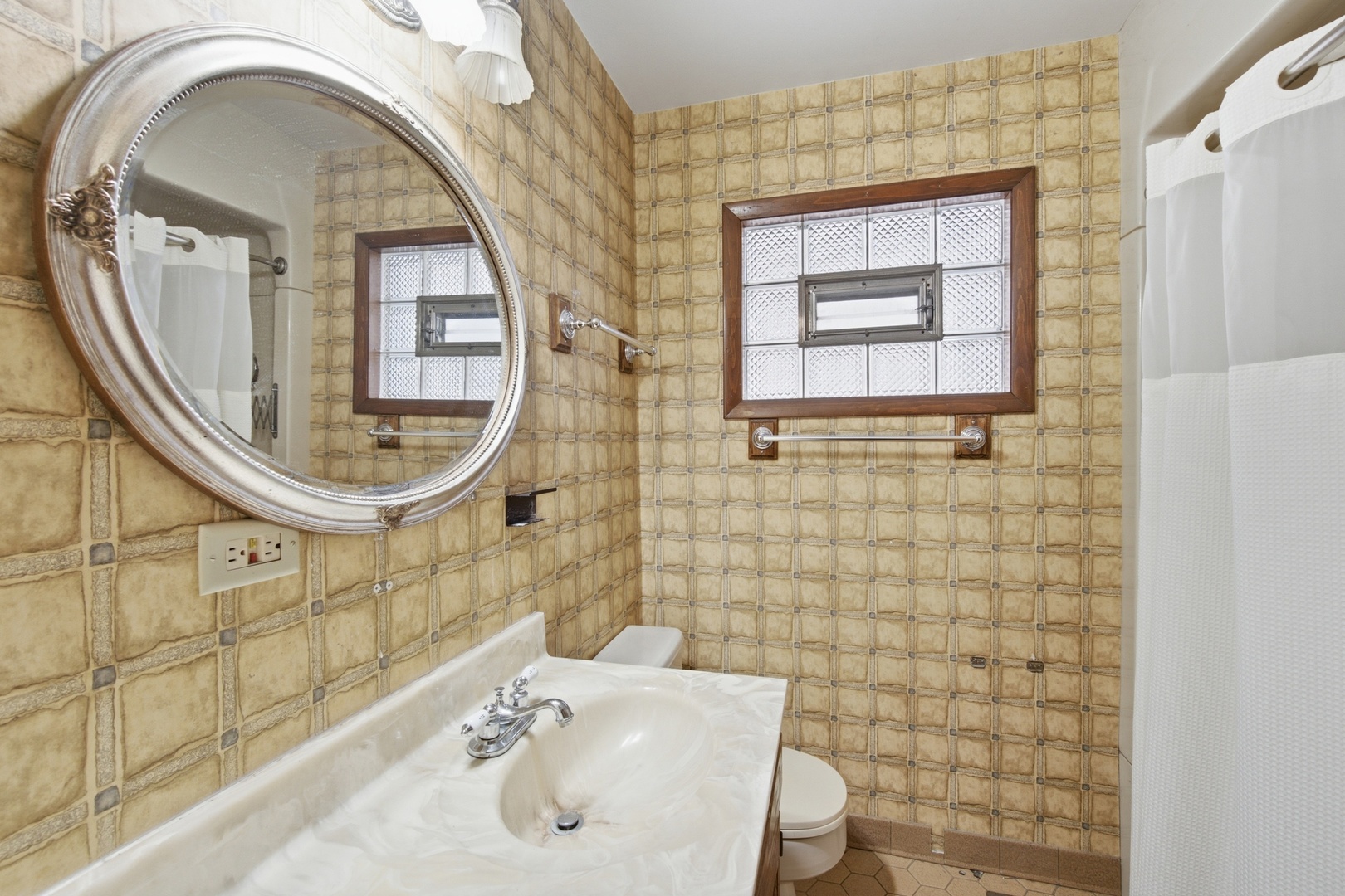 6240 N Avondale Avenue Property Photo 29