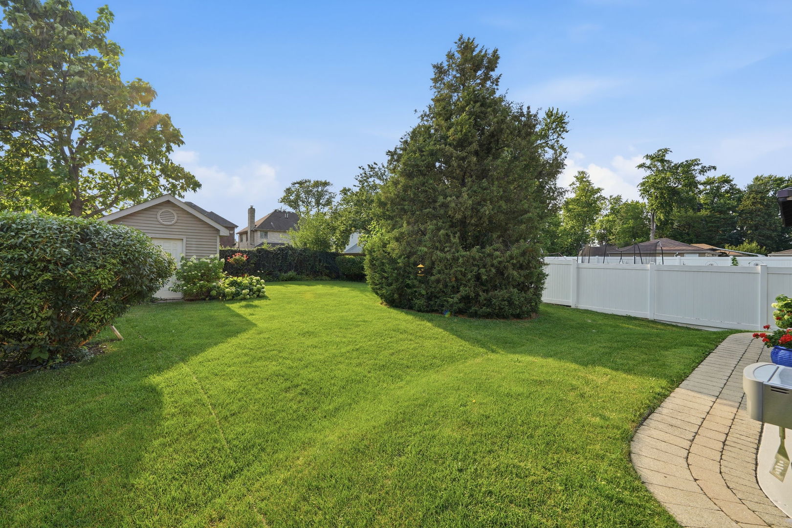 2272 Eastview Drive Property Photo 38