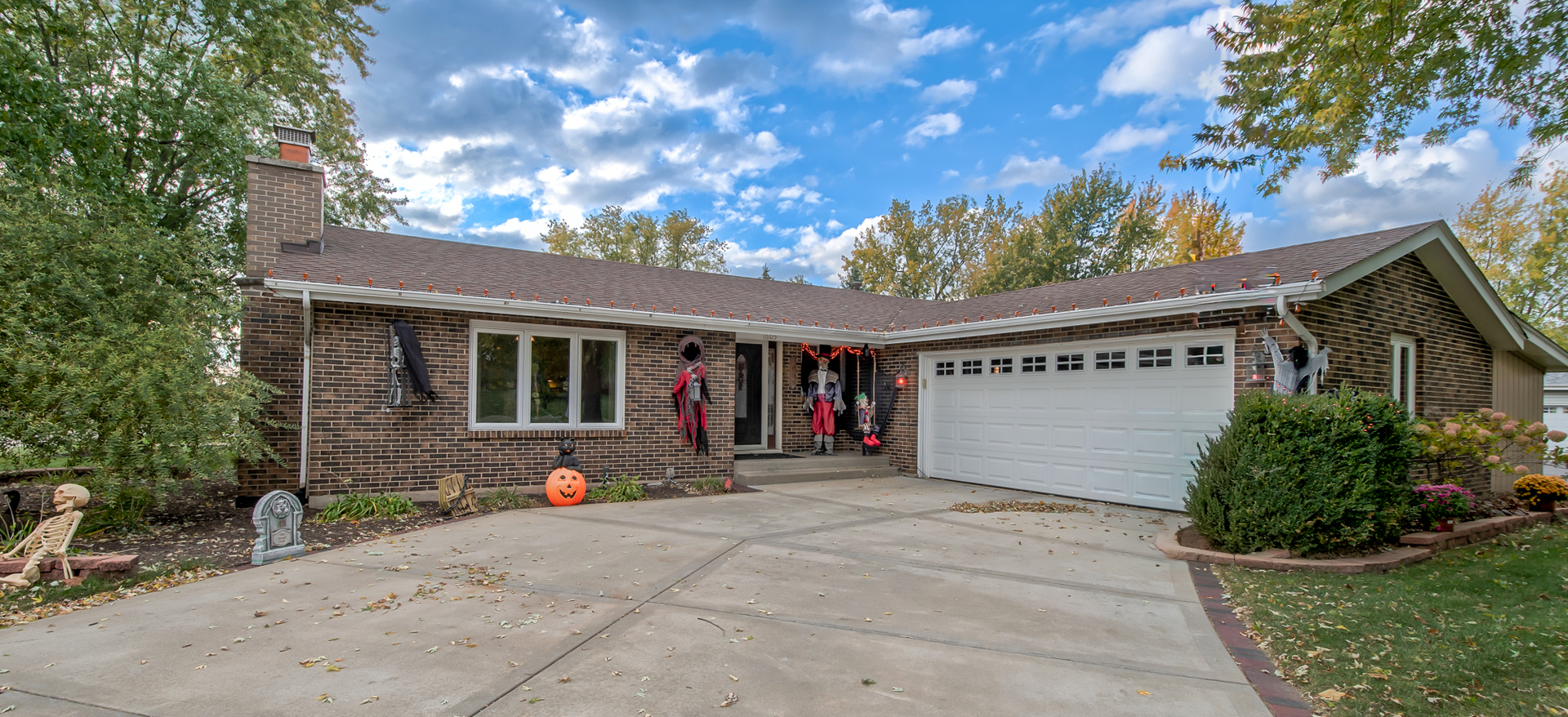 1605 S Regan Road Property Photo 1