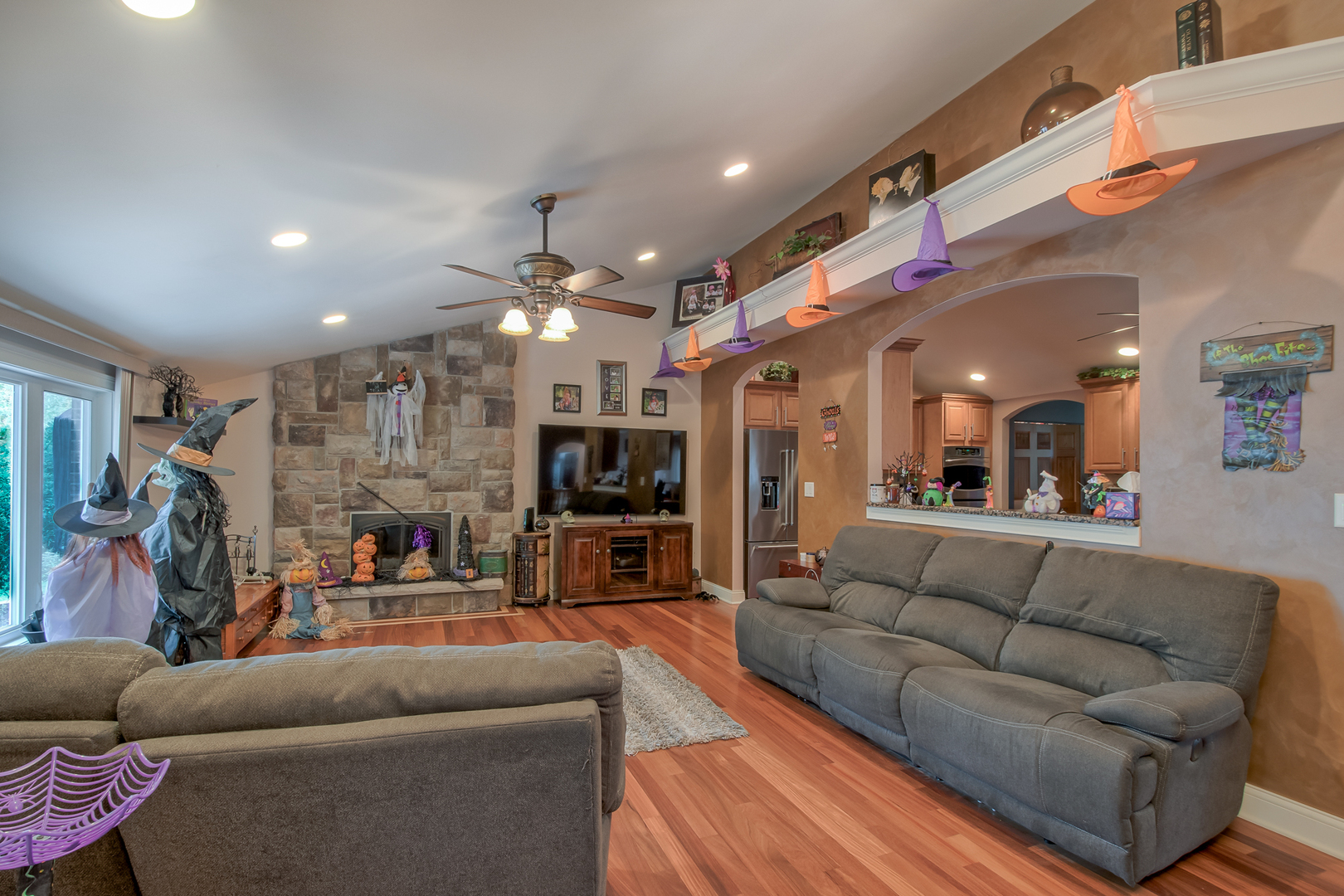 1605 S Regan Road Property Photo 4