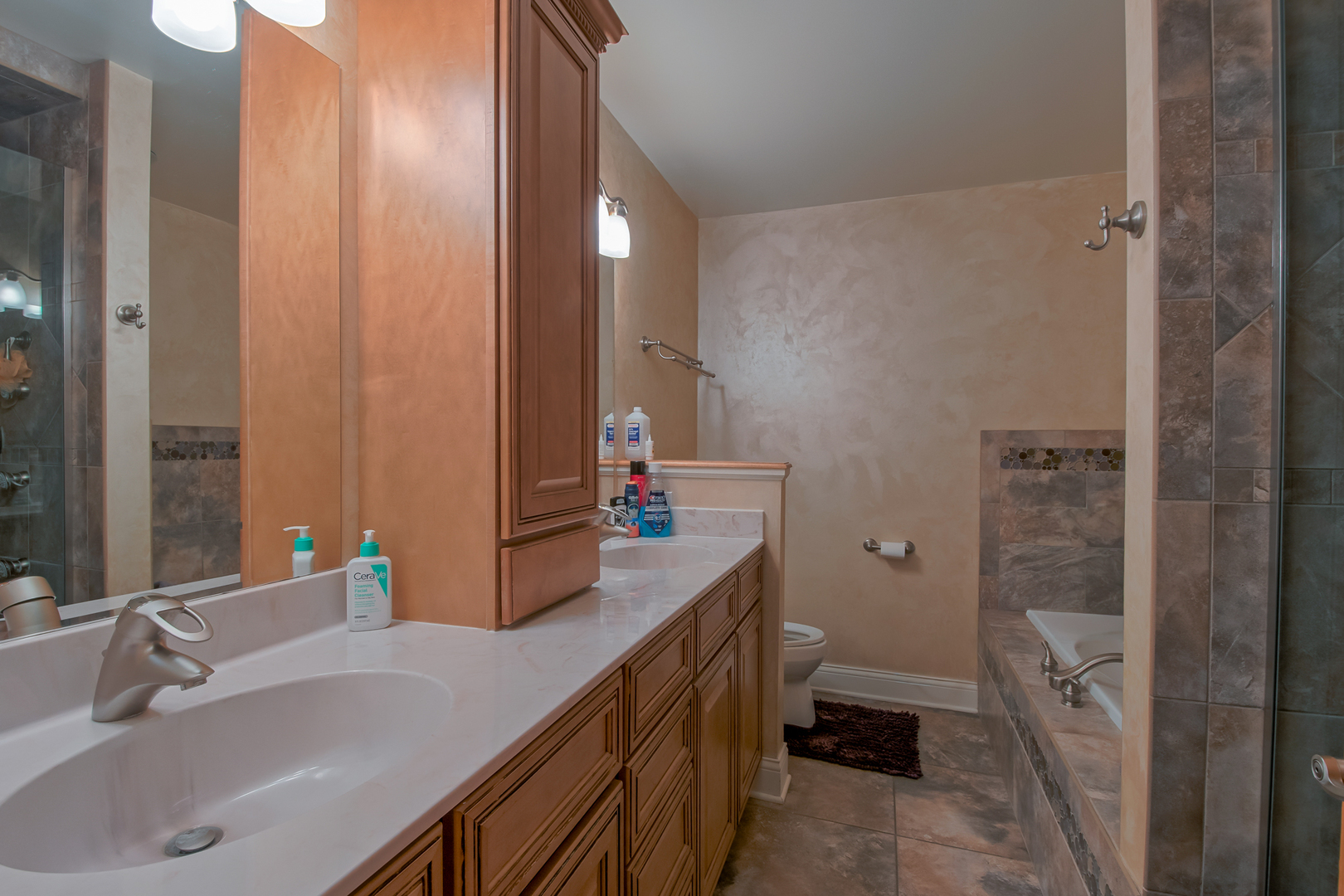 1605 S Regan Road Property Photo 12