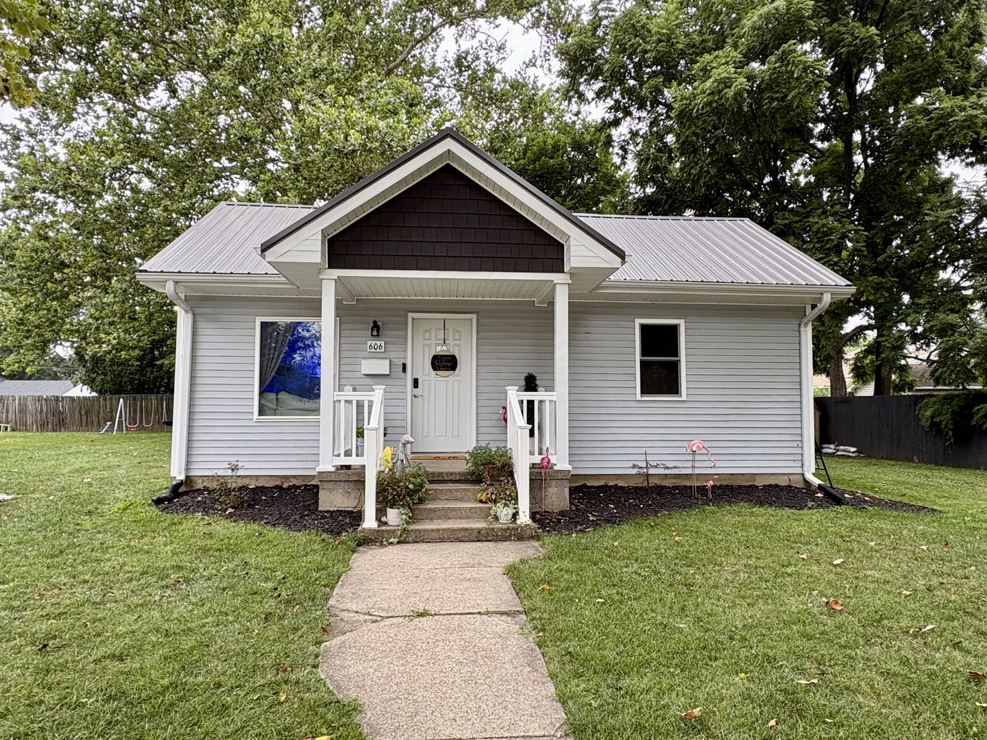 606 N Niles Avenue Property Photo 1