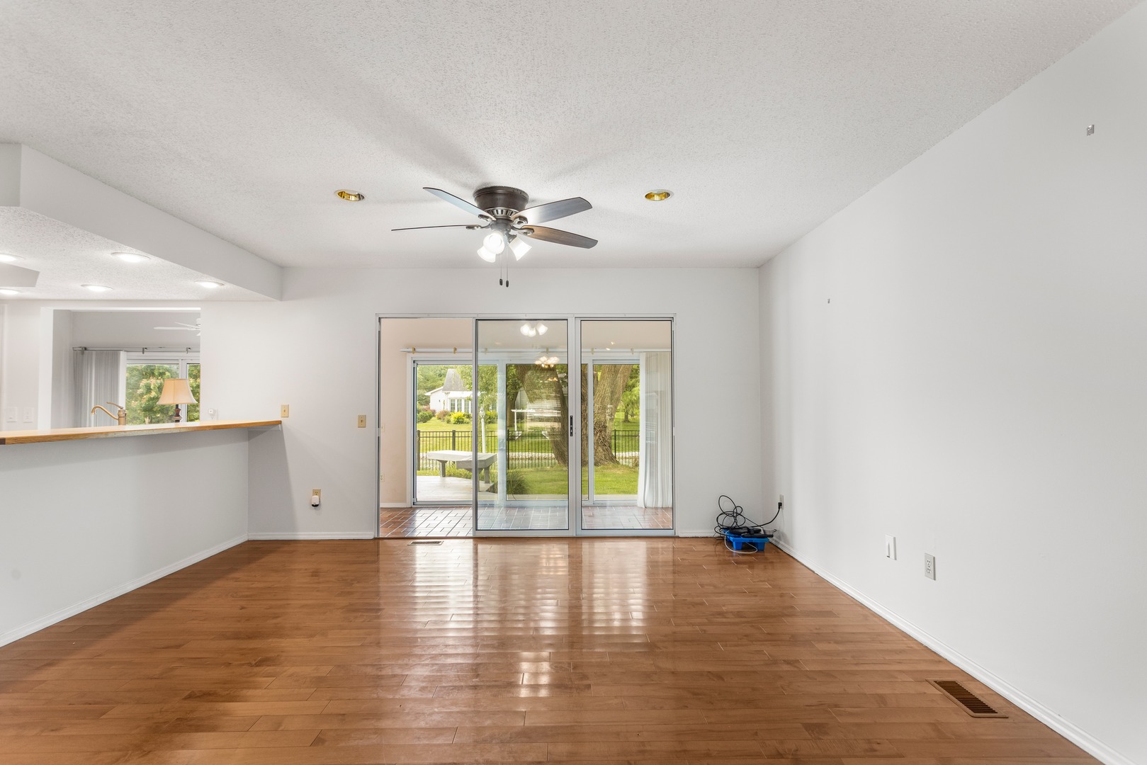 2803 Woodhaven Drive Property Photo 6