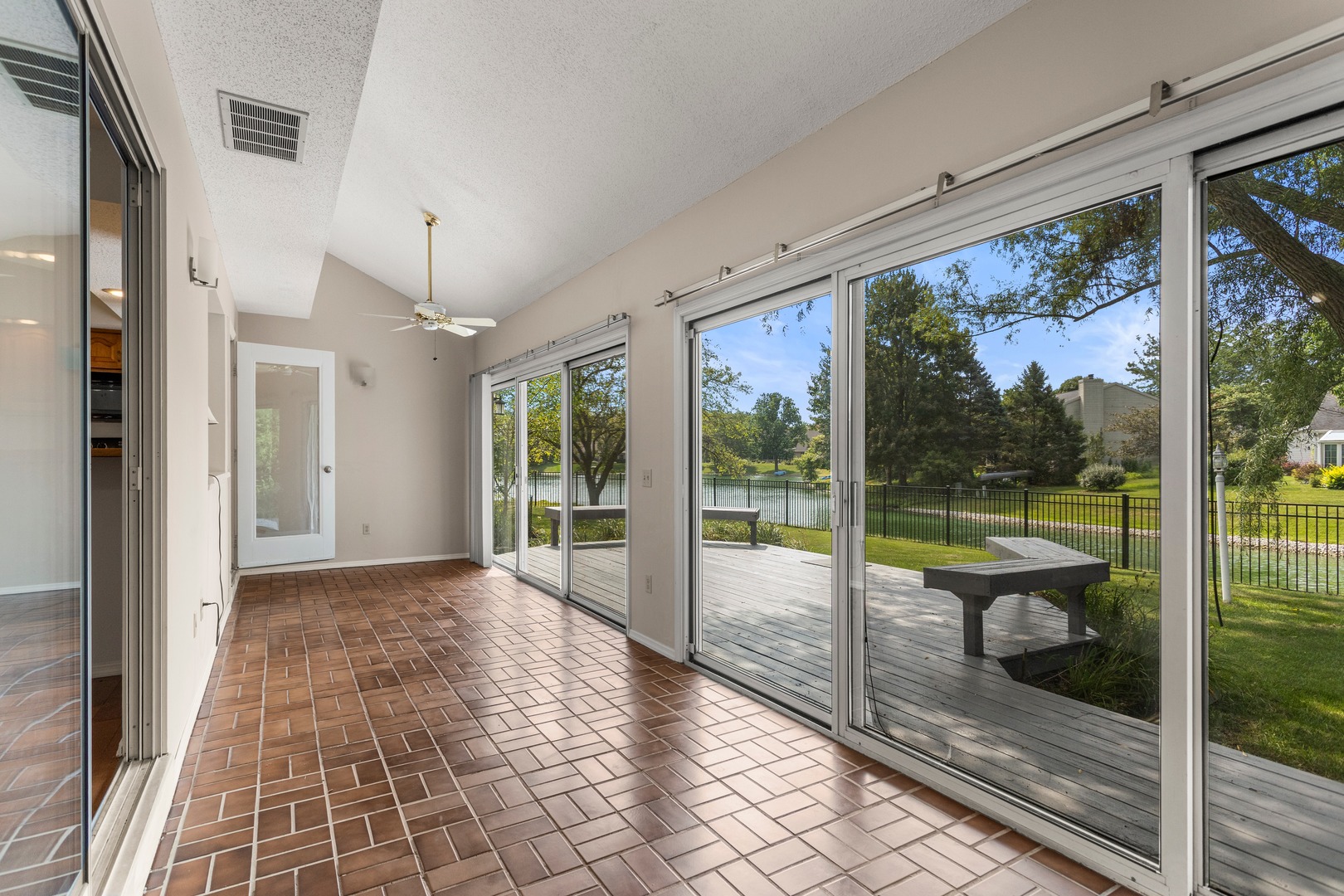 2803 Woodhaven Drive Property Photo 9