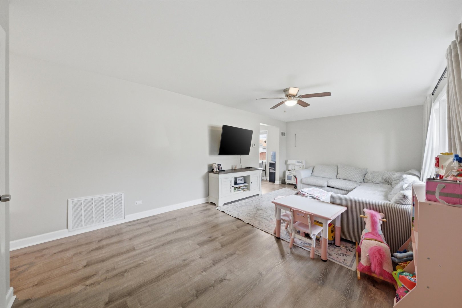 3231 W 99th Street Property Photo 4