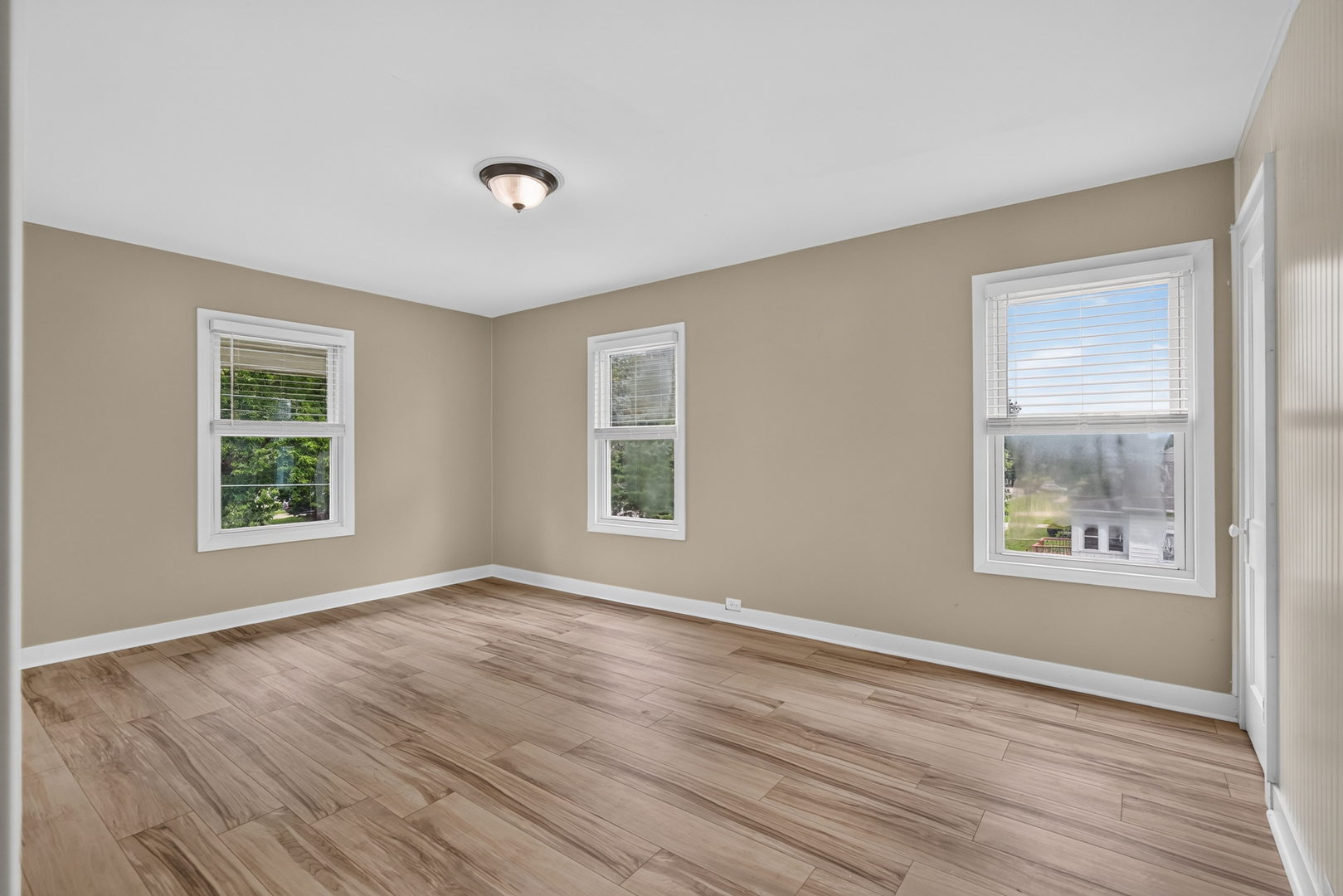 127 W Moore Street Property Photo 17