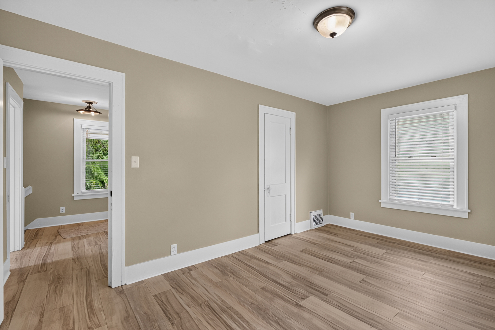 127 W Moore Street Property Photo 19