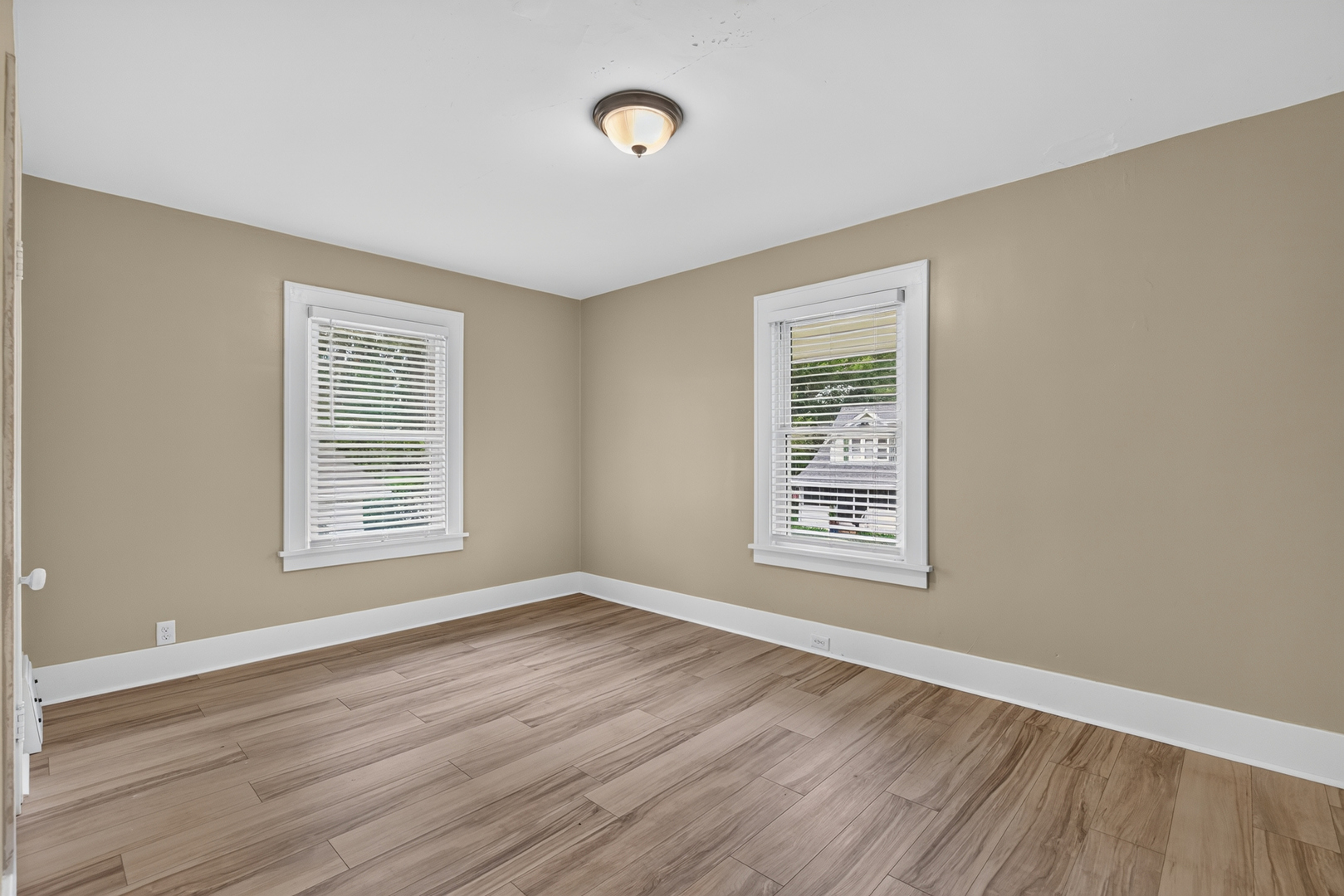 127 W Moore Street Property Photo 20