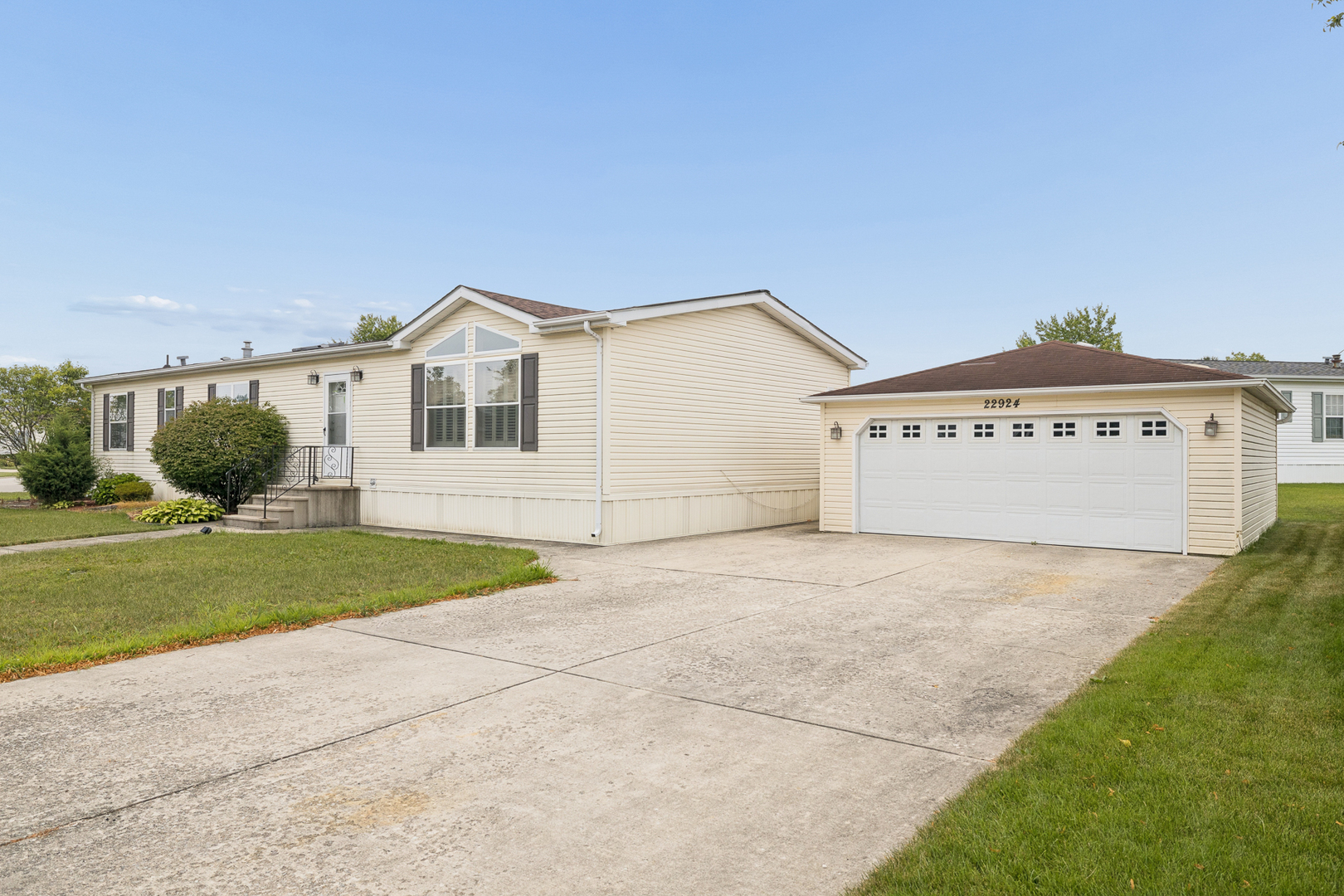 22924 S Pine Valley Drive Property Photo 3