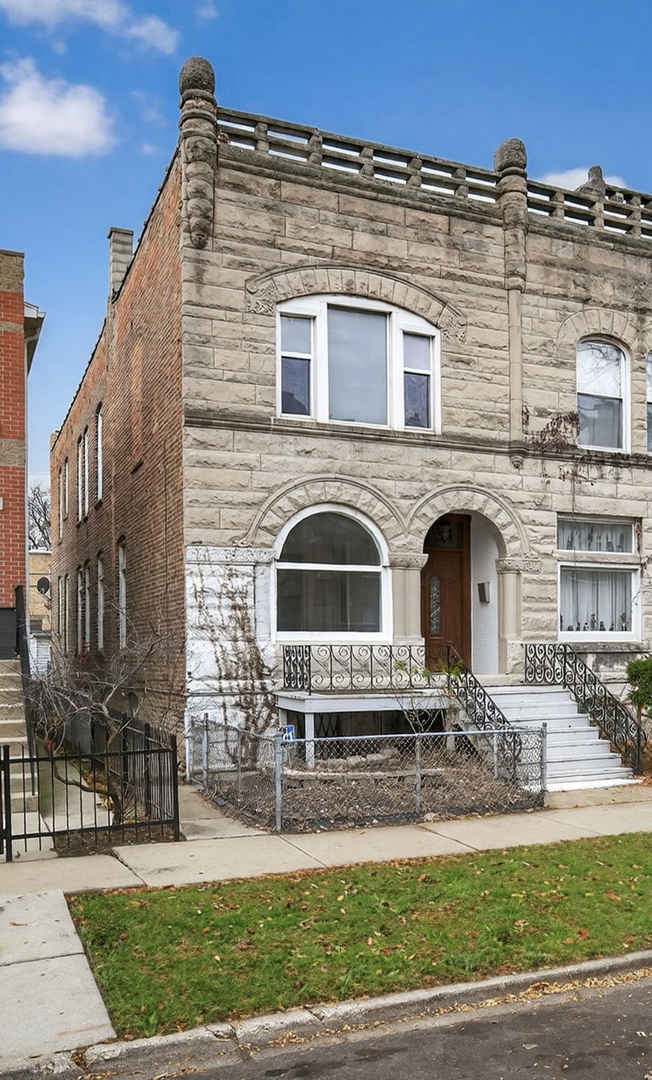 4754 S Langley Avenue Property Photo 1