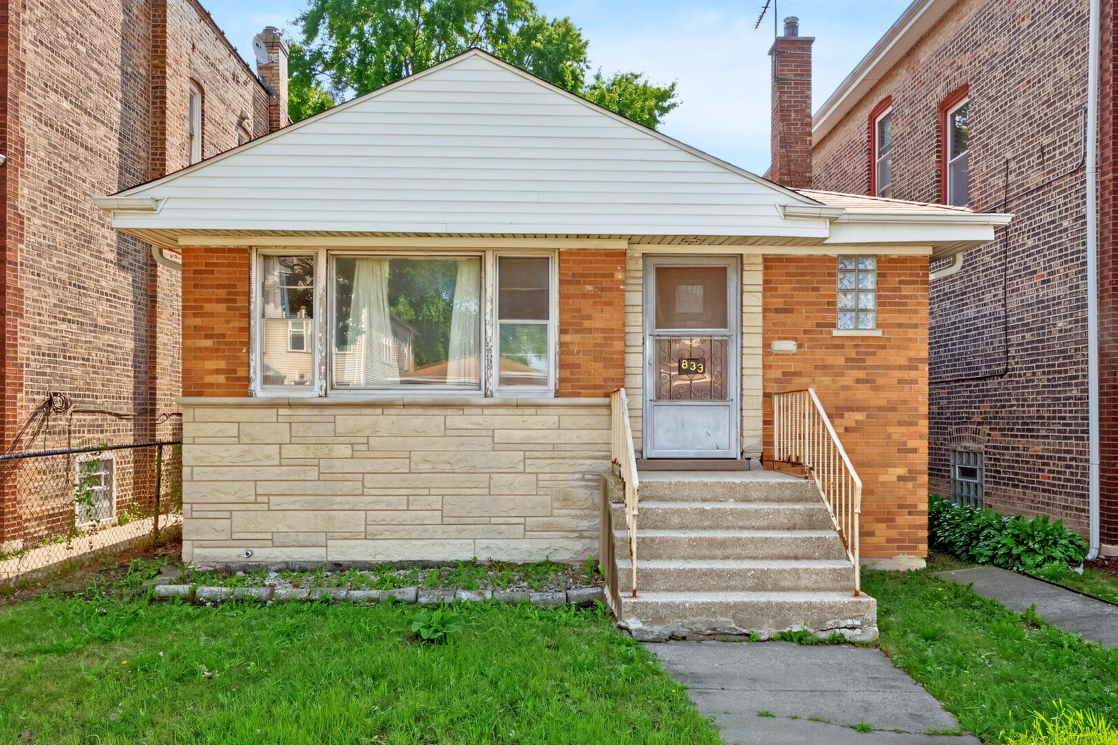 833 N Keeler Avenue Property Photo 1