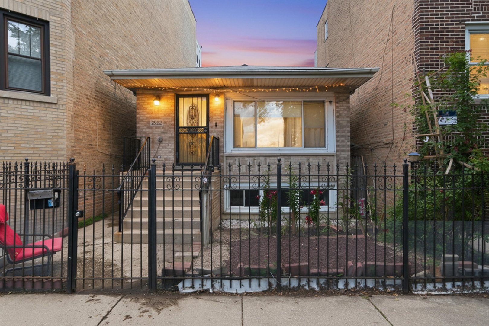 2922 W Nelson Street Property Photo 1