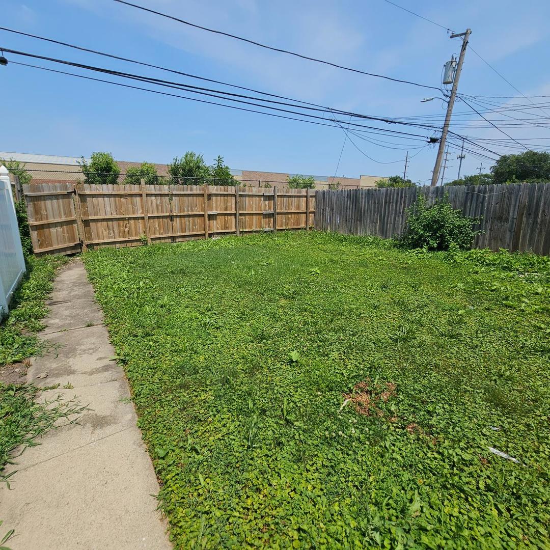 2626 W 96th Place Property Photo 3