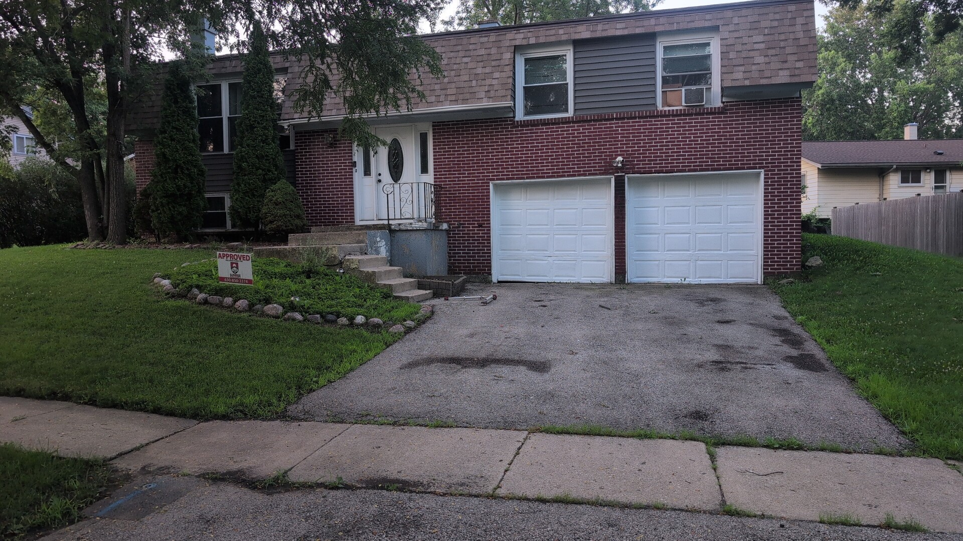 427 DEVON Lane Property Photo 1