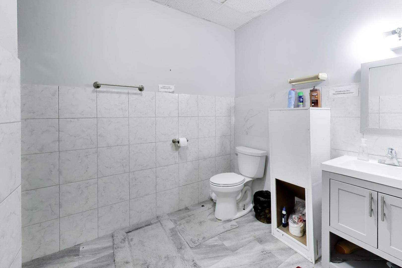 2721 W Peterson Avenue Property Photo 44