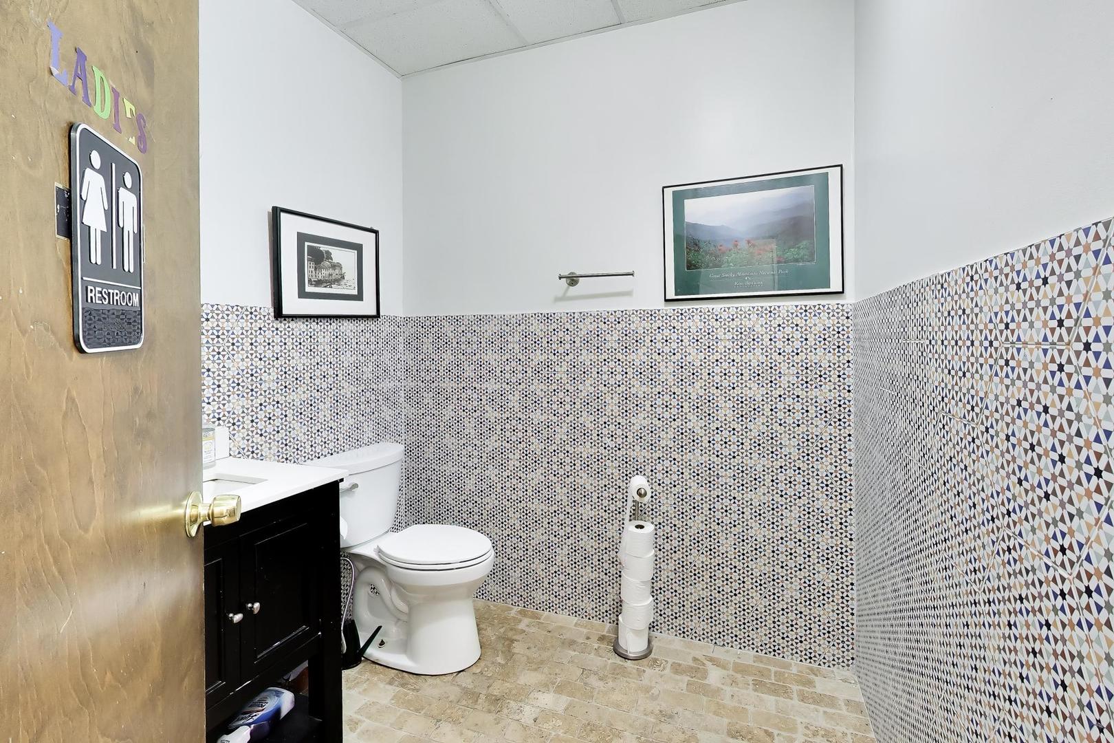 2721 W Peterson Avenue Property Photo 48