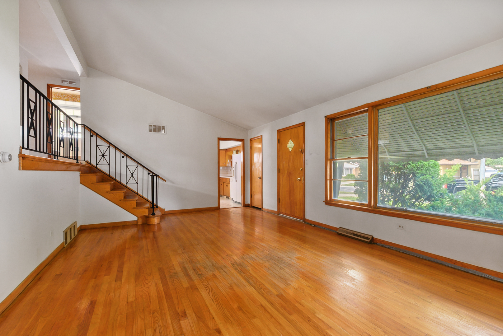 10525 S Kildare Avenue Property Photo 3