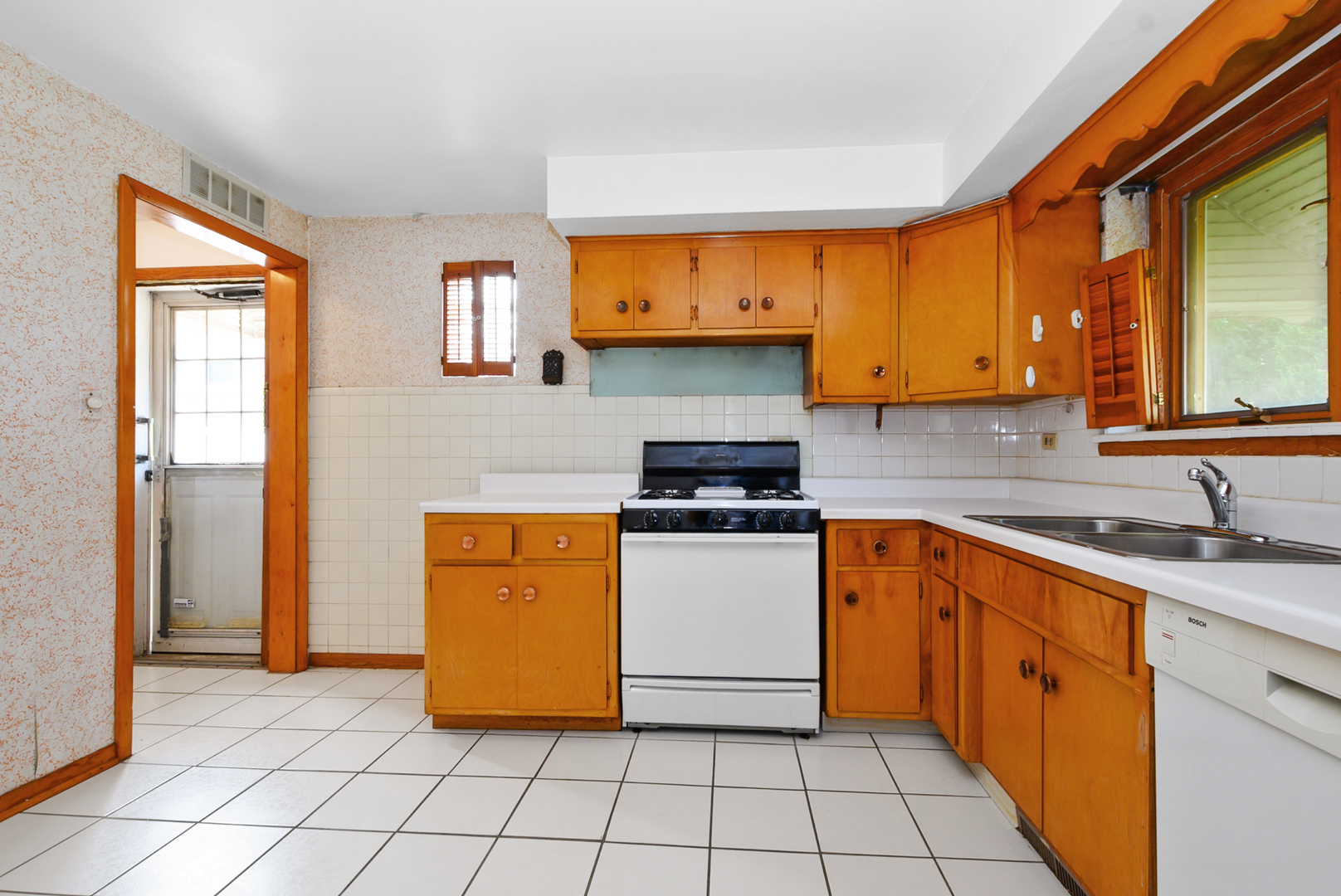 10525 S Kildare Avenue Property Photo 7