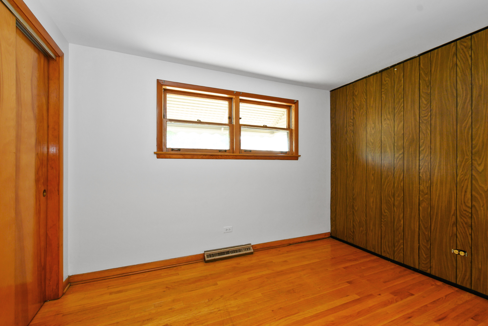 10525 S Kildare Avenue Property Photo 10