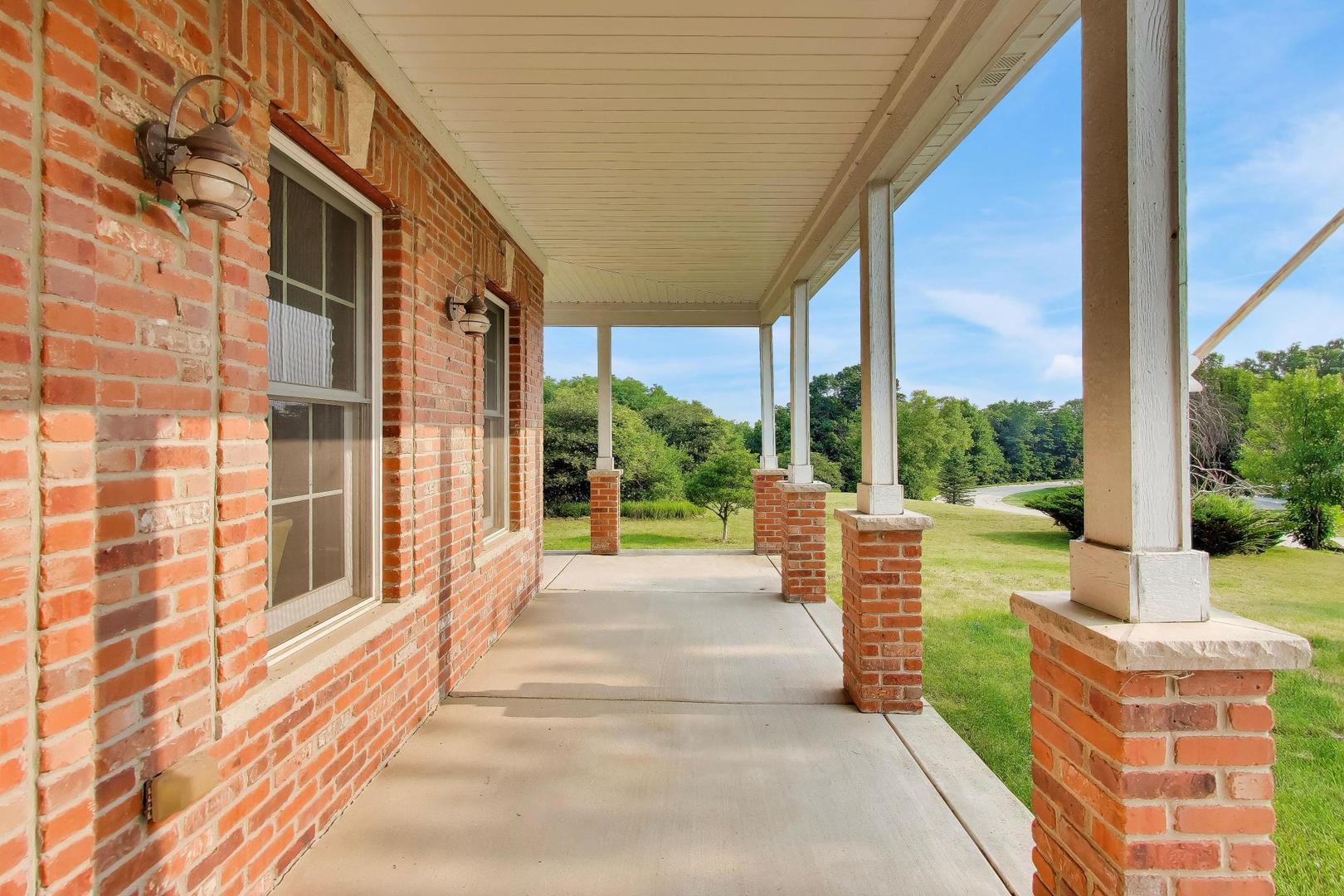 7365 English Oak Lane Property Photo 5