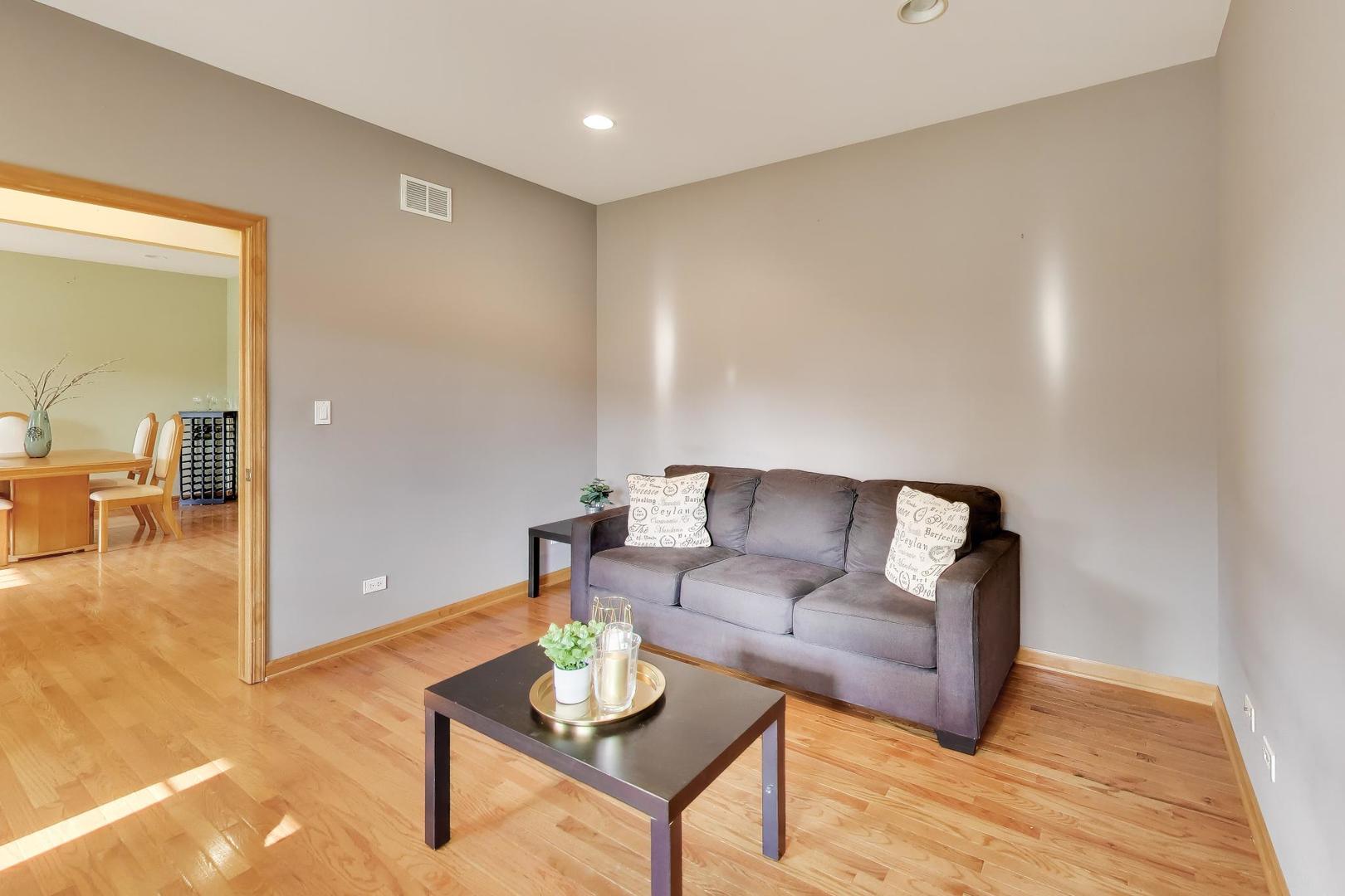 7365 English Oak Lane Property Photo 9