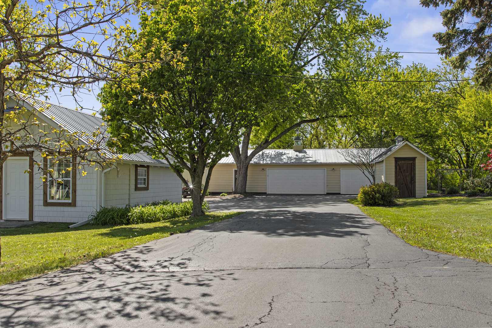 9909 Winn Road Property Photo 5