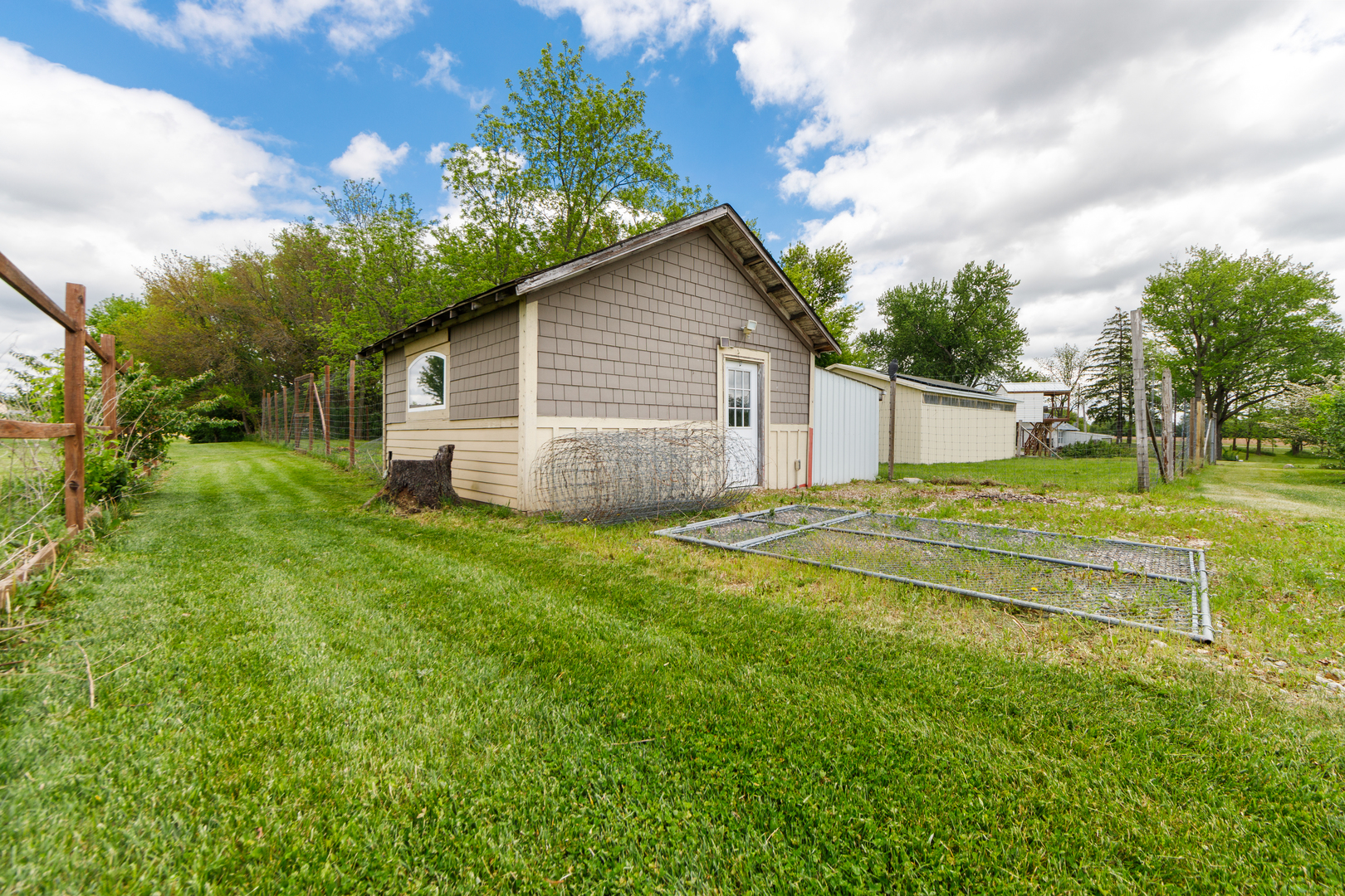 9909 Winn Road Property Photo 11