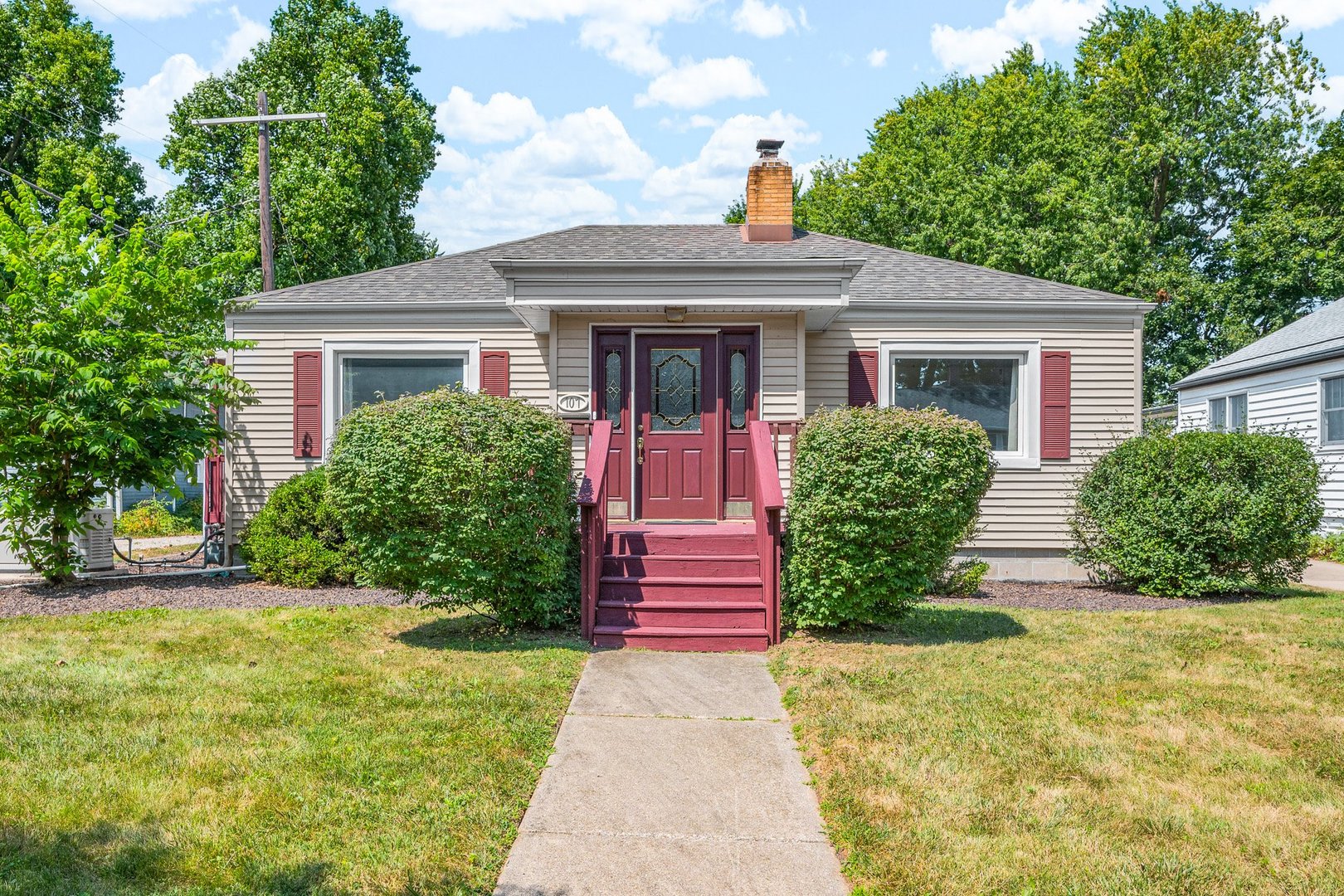 107 S Moore Street Property Photo 1