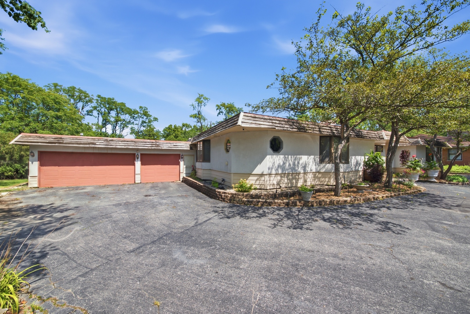 90 Graymoor Lane Property Photo 3