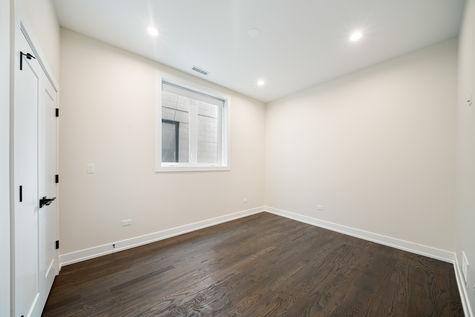 408 E 50th Place 1e Property Photo 8