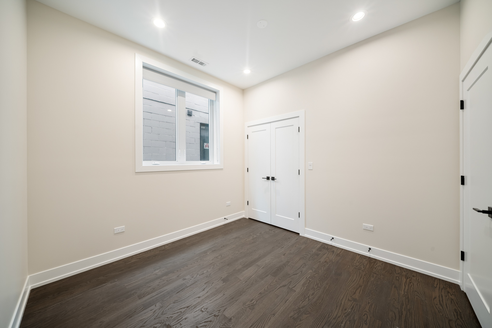 408 E 50th Place 1e Property Photo 13