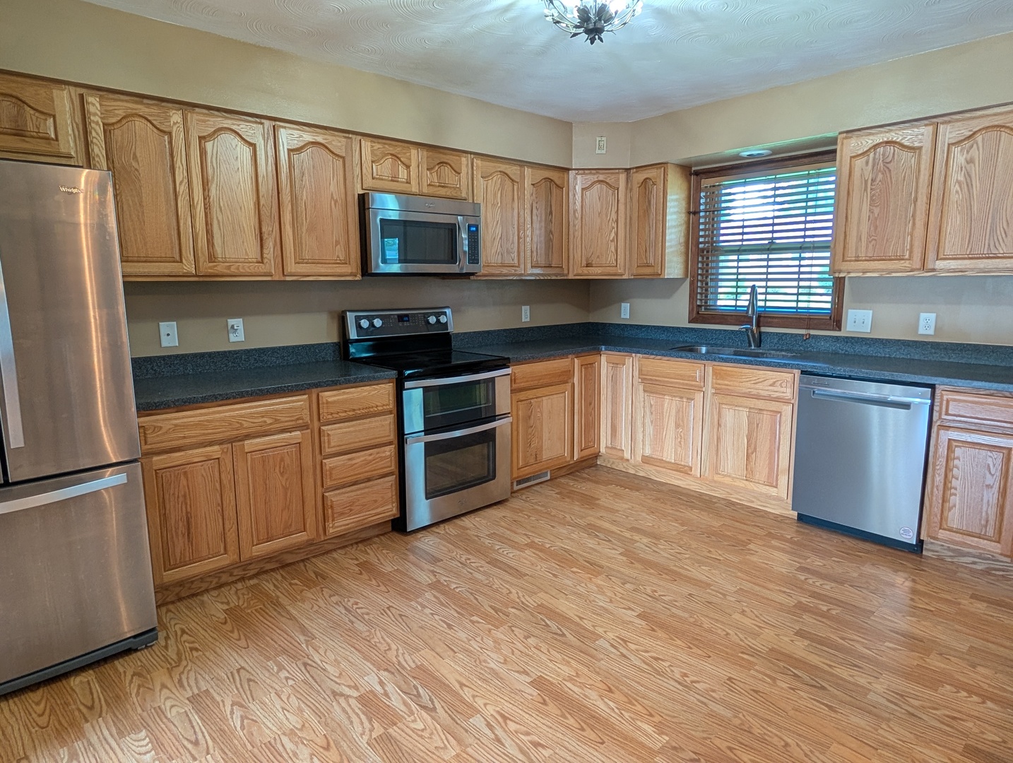 204 Hickory Drive Property Photo 3