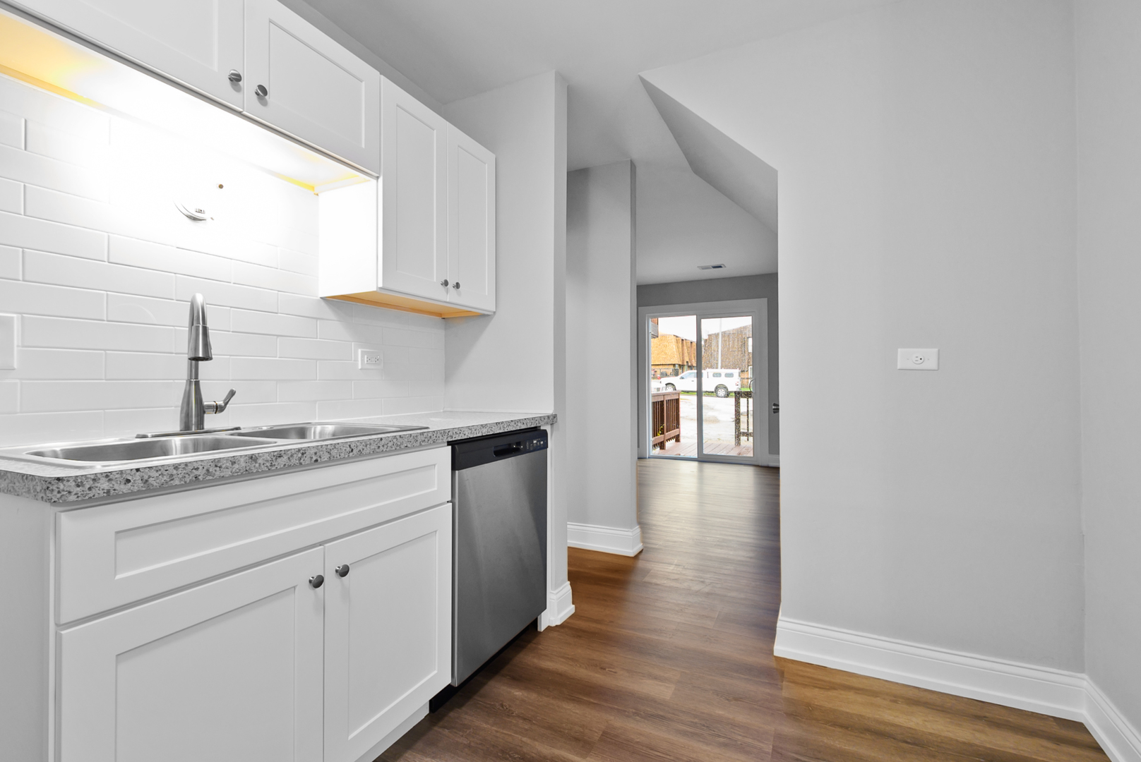 12752 Kenneth Avenue C Property Photo 17