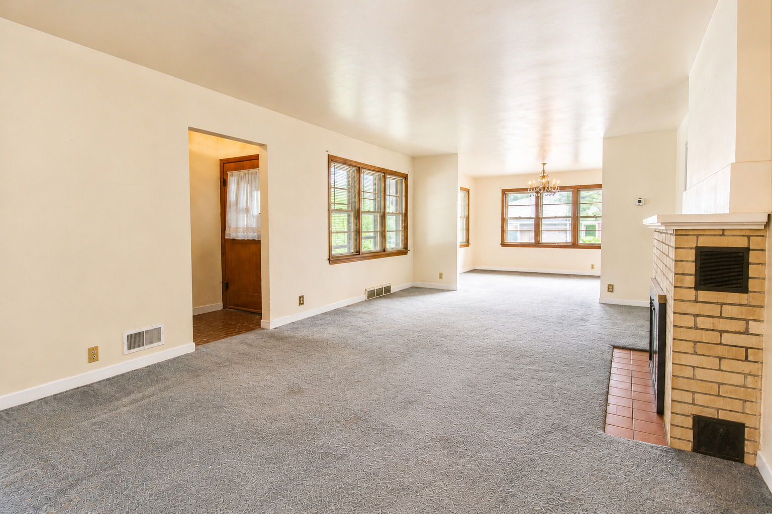 1067 Wentworth Avenue Property Photo 7