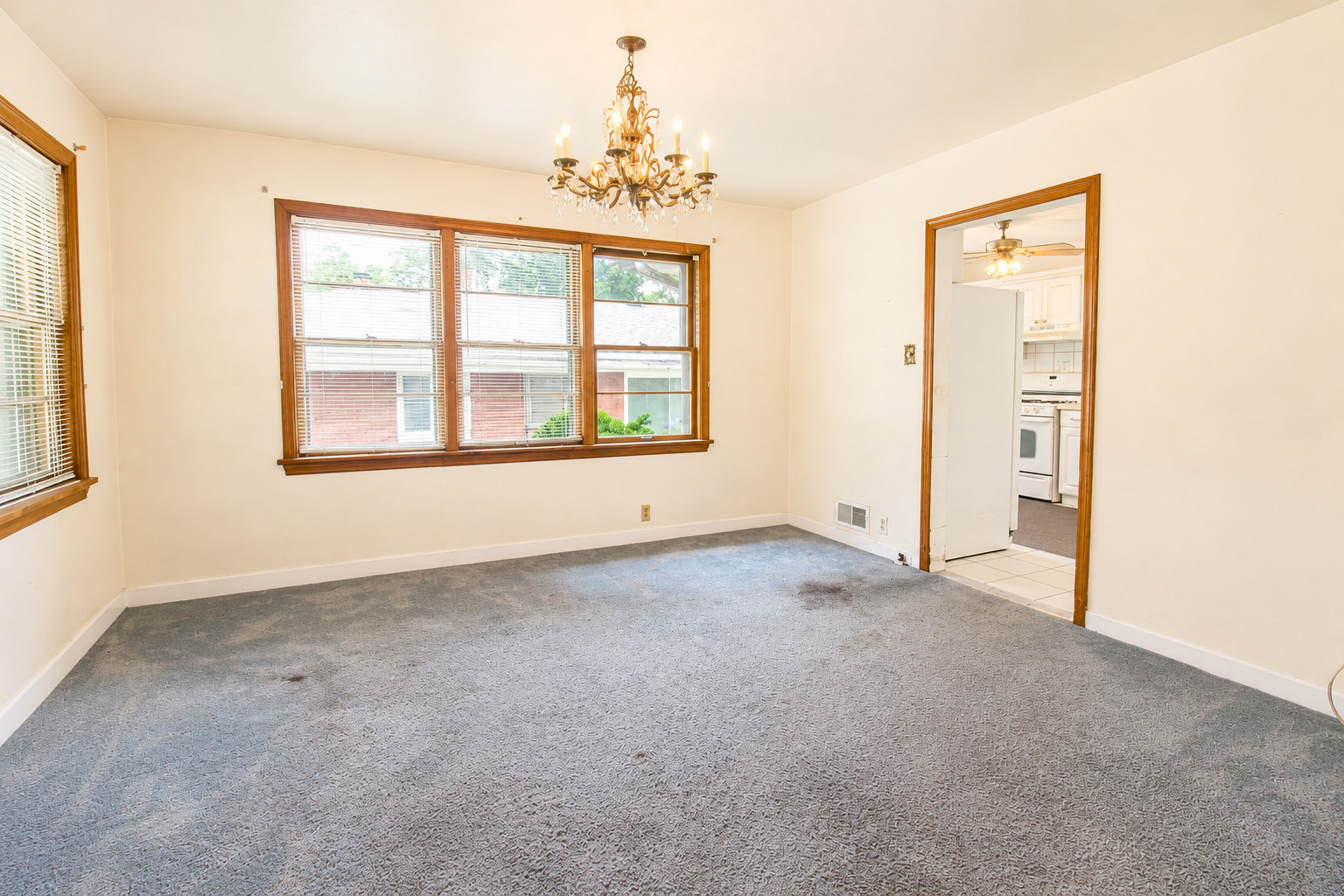1067 Wentworth Avenue Property Photo 9