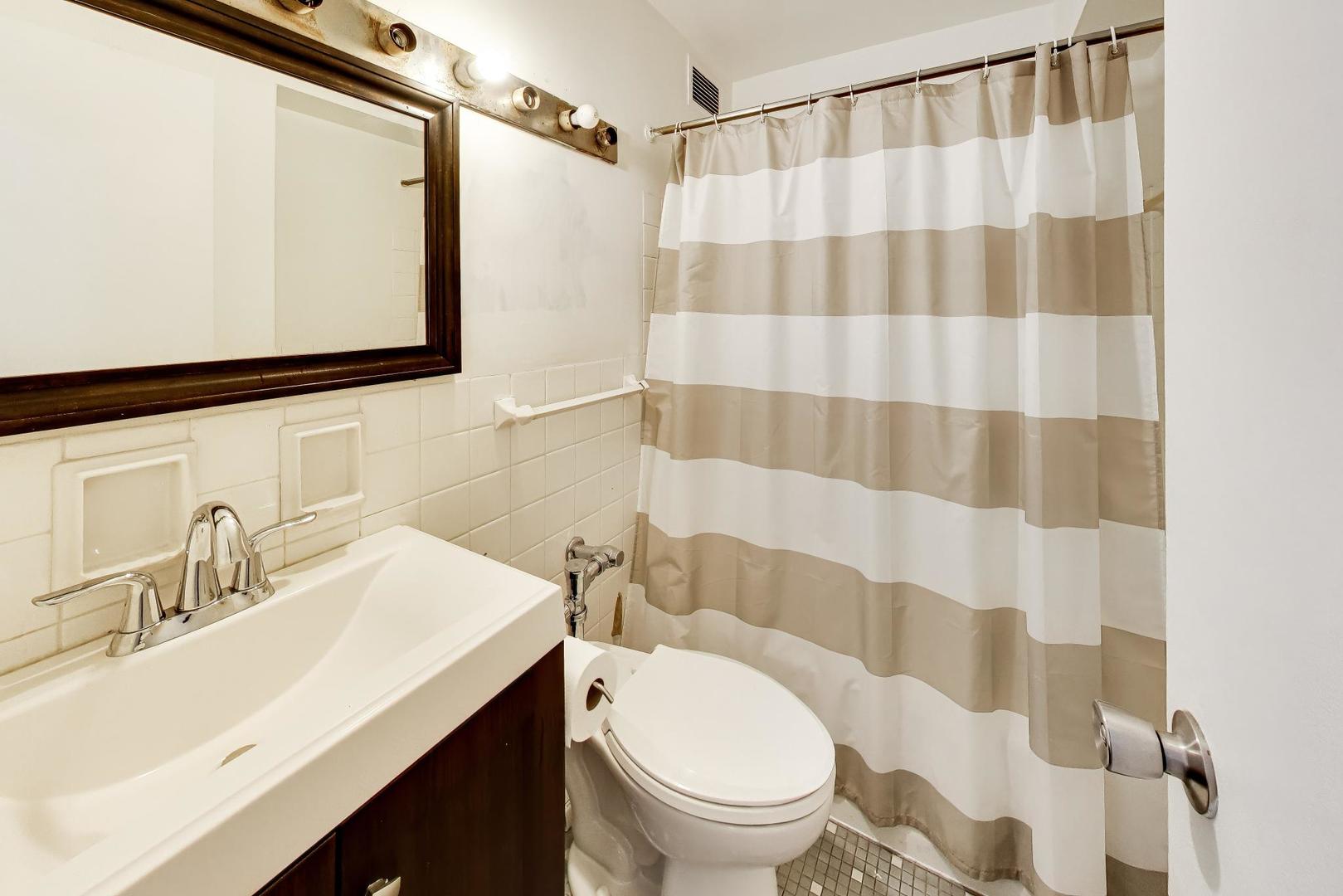 3950 N Lake Shore Drive 227e Property Photo 17