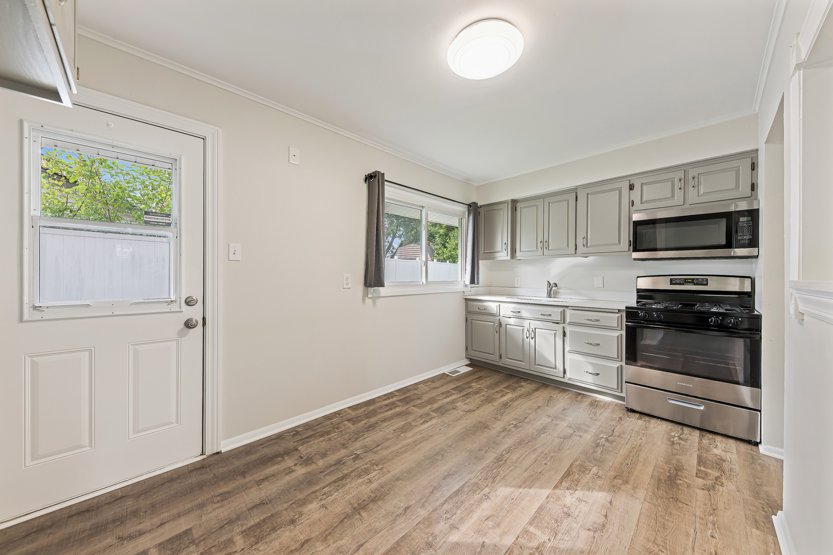 7144 173rd Place Property Photo 4