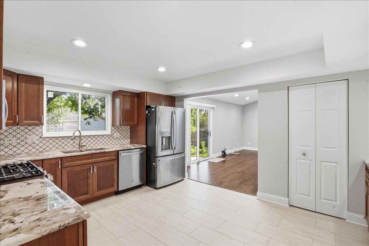1284 Regent Drive Property Photo 3