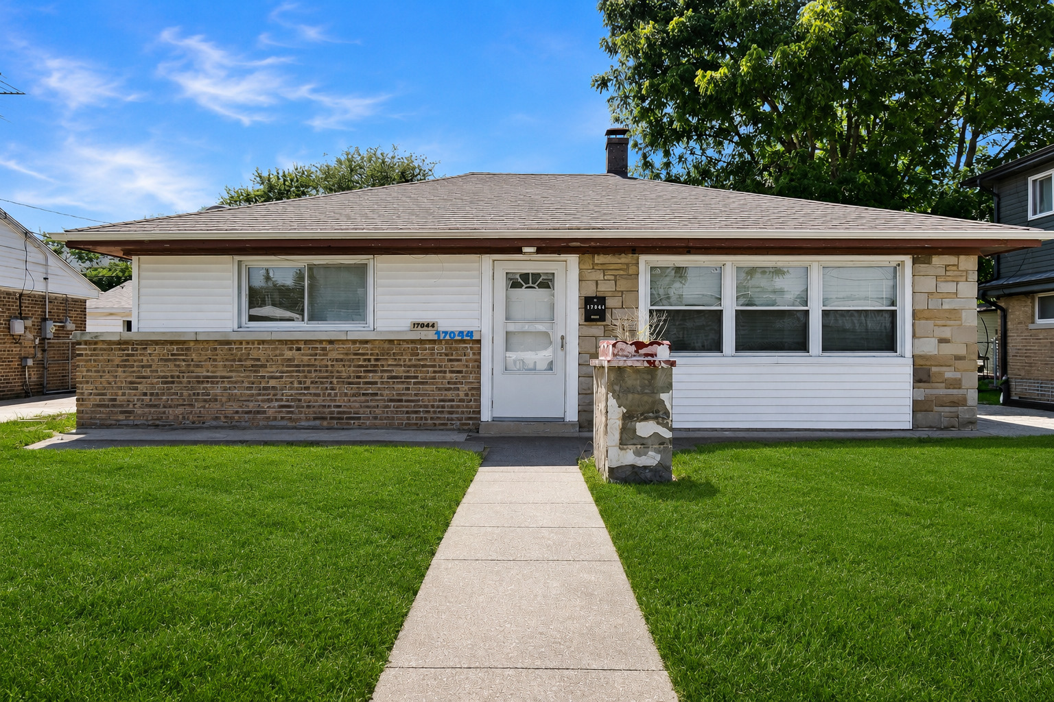 17044 Burnham Avenue Property Photo 2