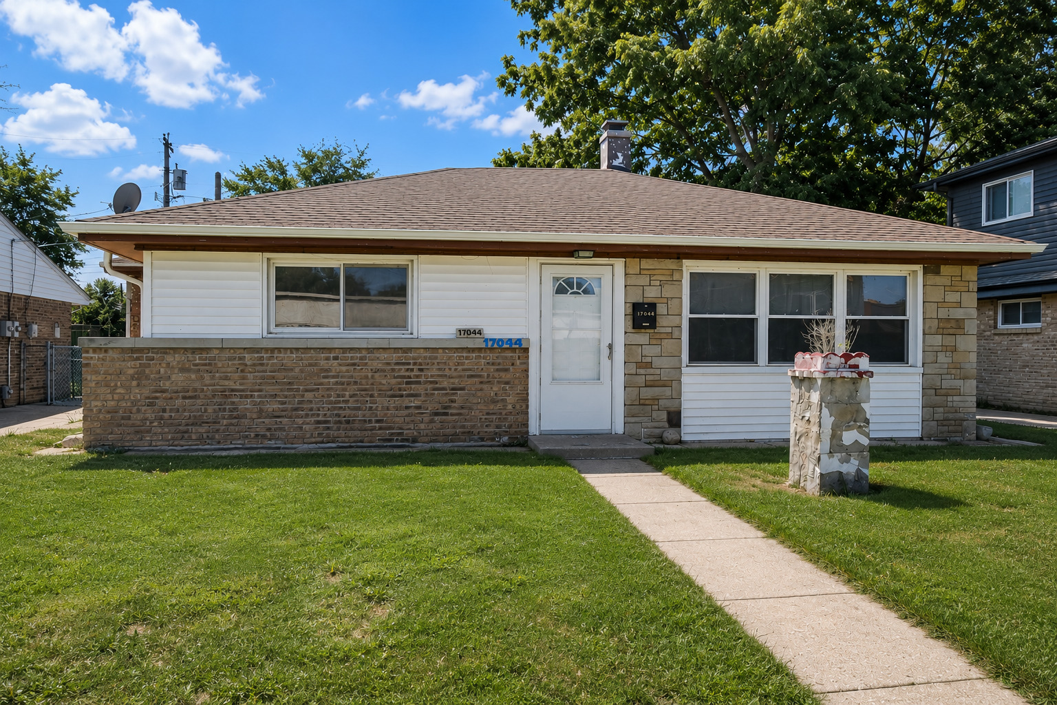 17044 Burnham Avenue Property Photo 3