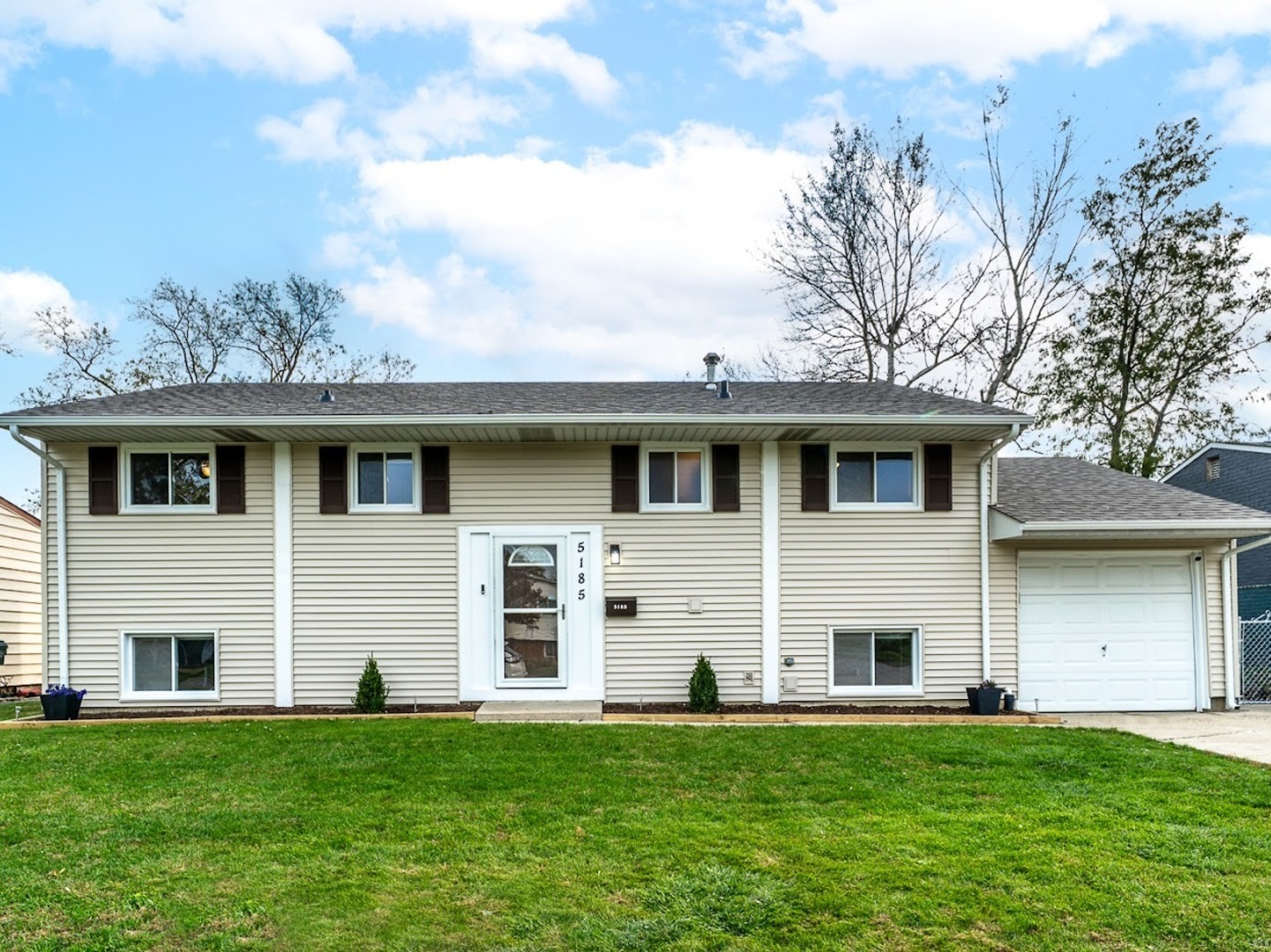 5185 Greentree Road Property Photo 1