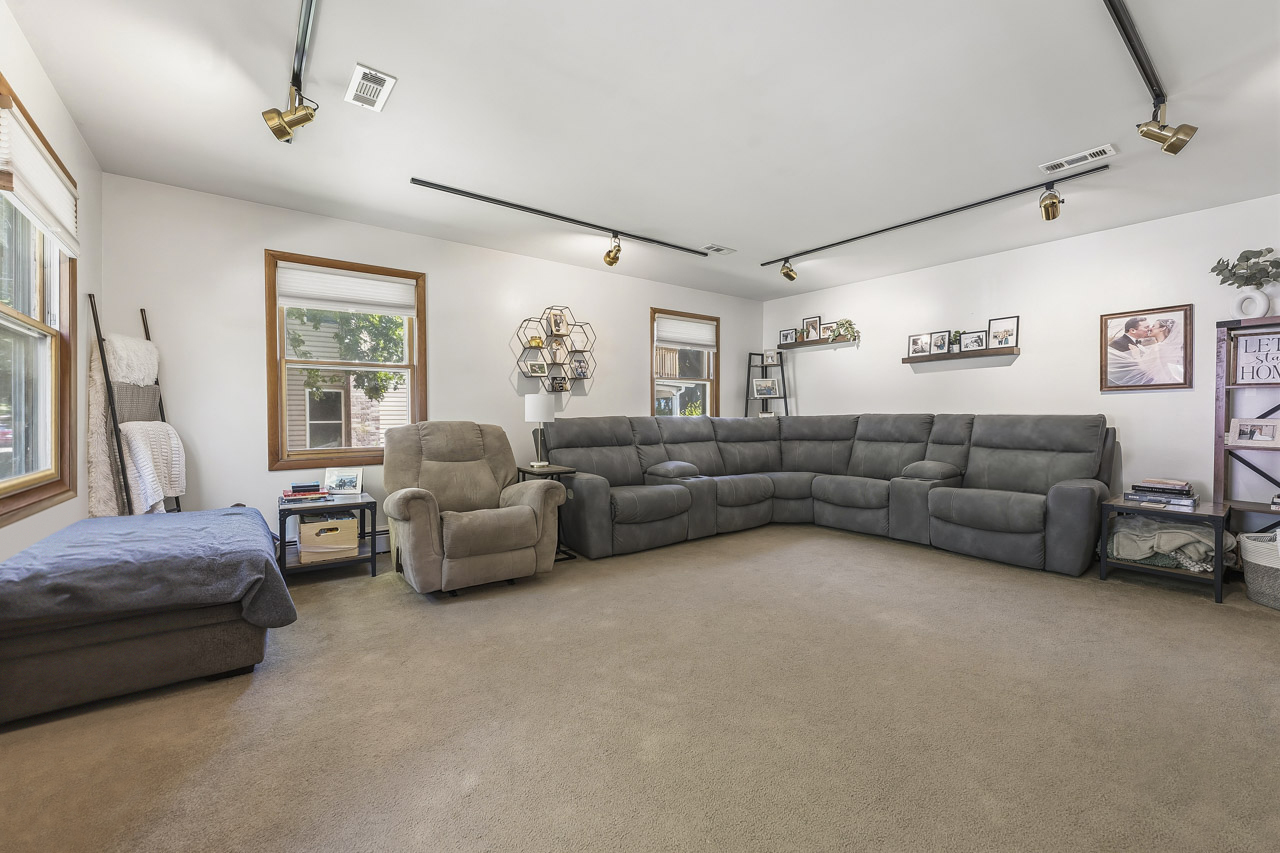 35 Woodland Avenue Property Photo 6