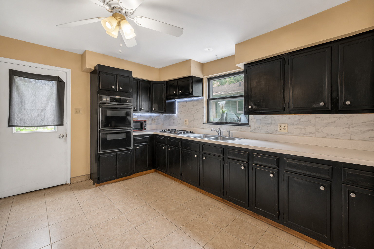 230 W Morris Avenue Property Photo 8
