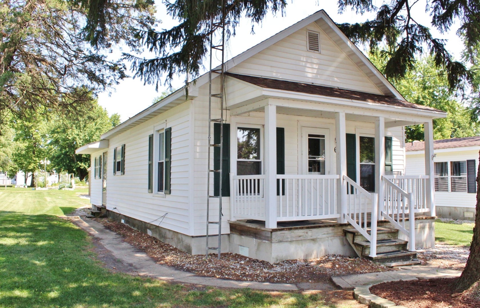 660 W Elm Street Property Photo 1