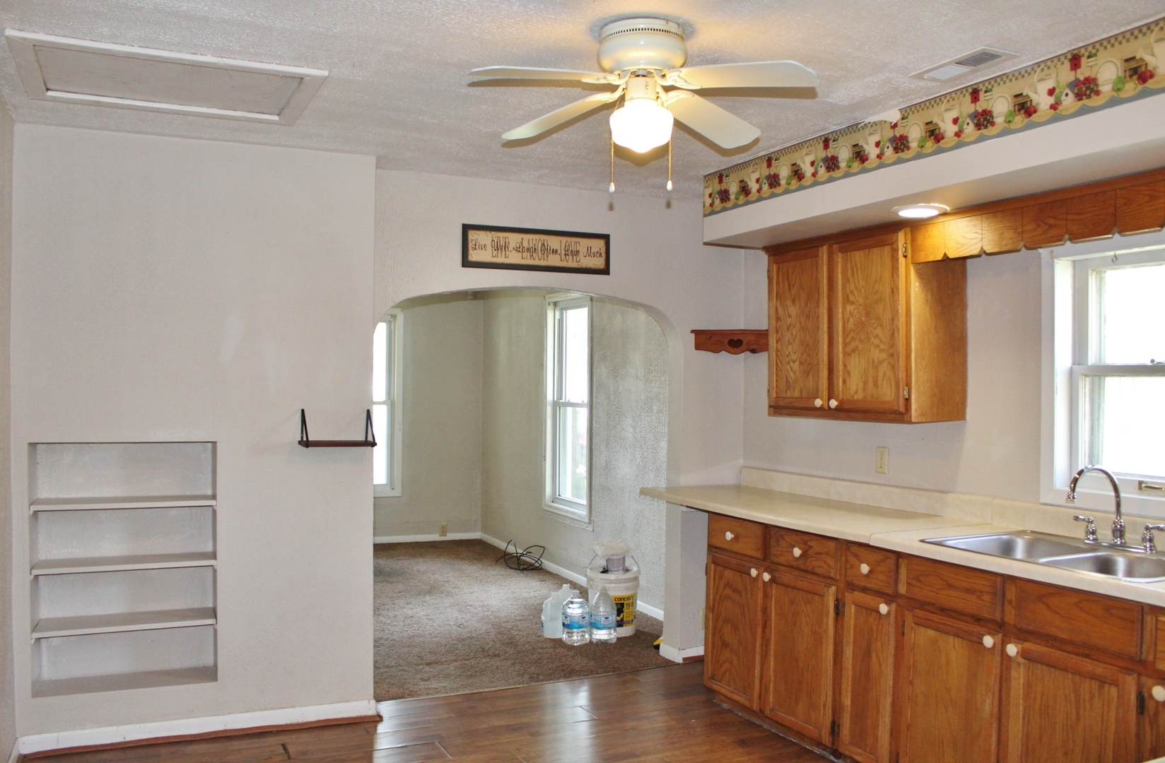 660 W Elm Street Property Photo 12